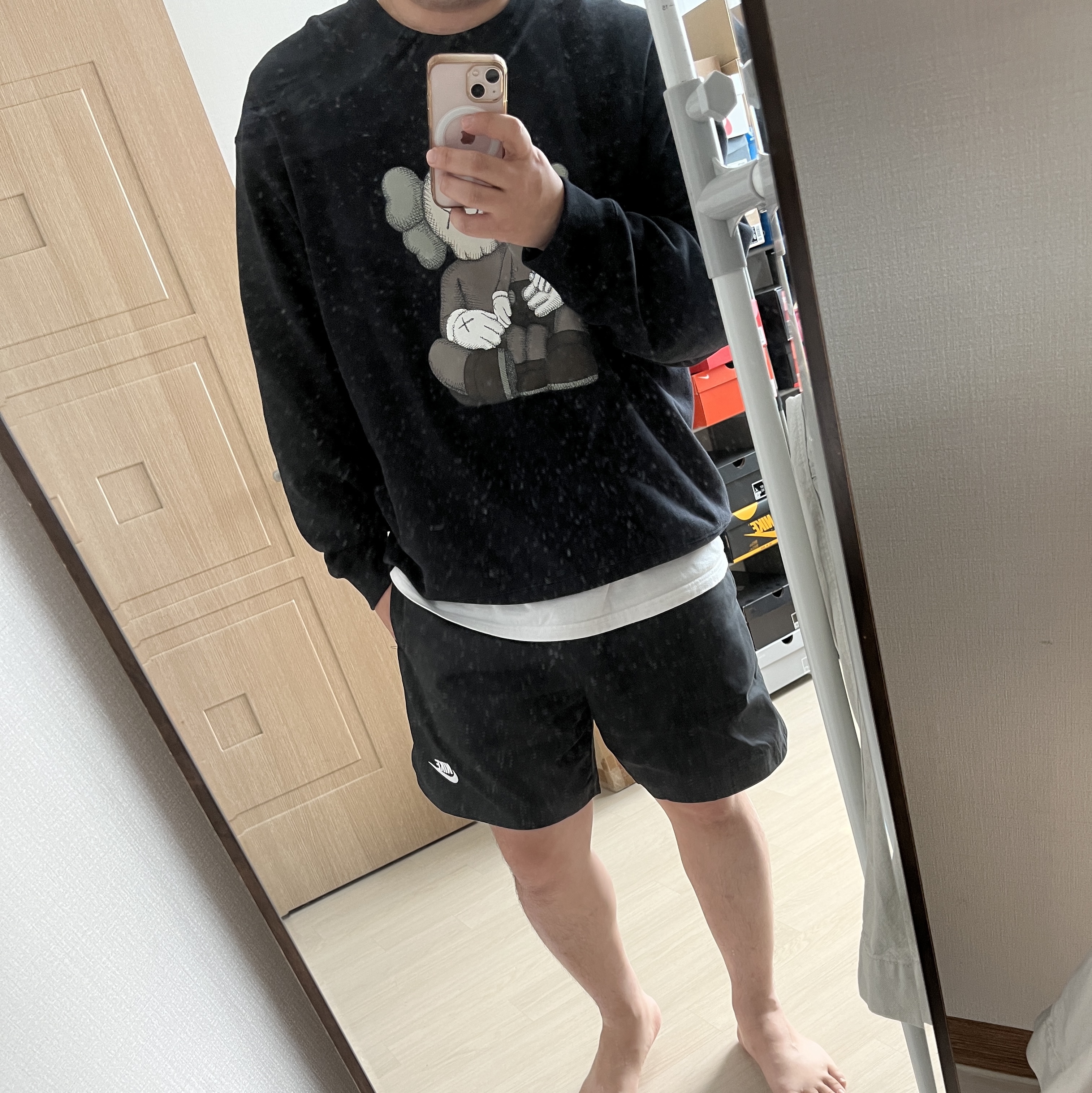 Nike NSW Woven Lined Flow Shorts Black - Asia, Uniqlo UT x Kaws Long Sleeve Sweatshirt Black 착용 스타일