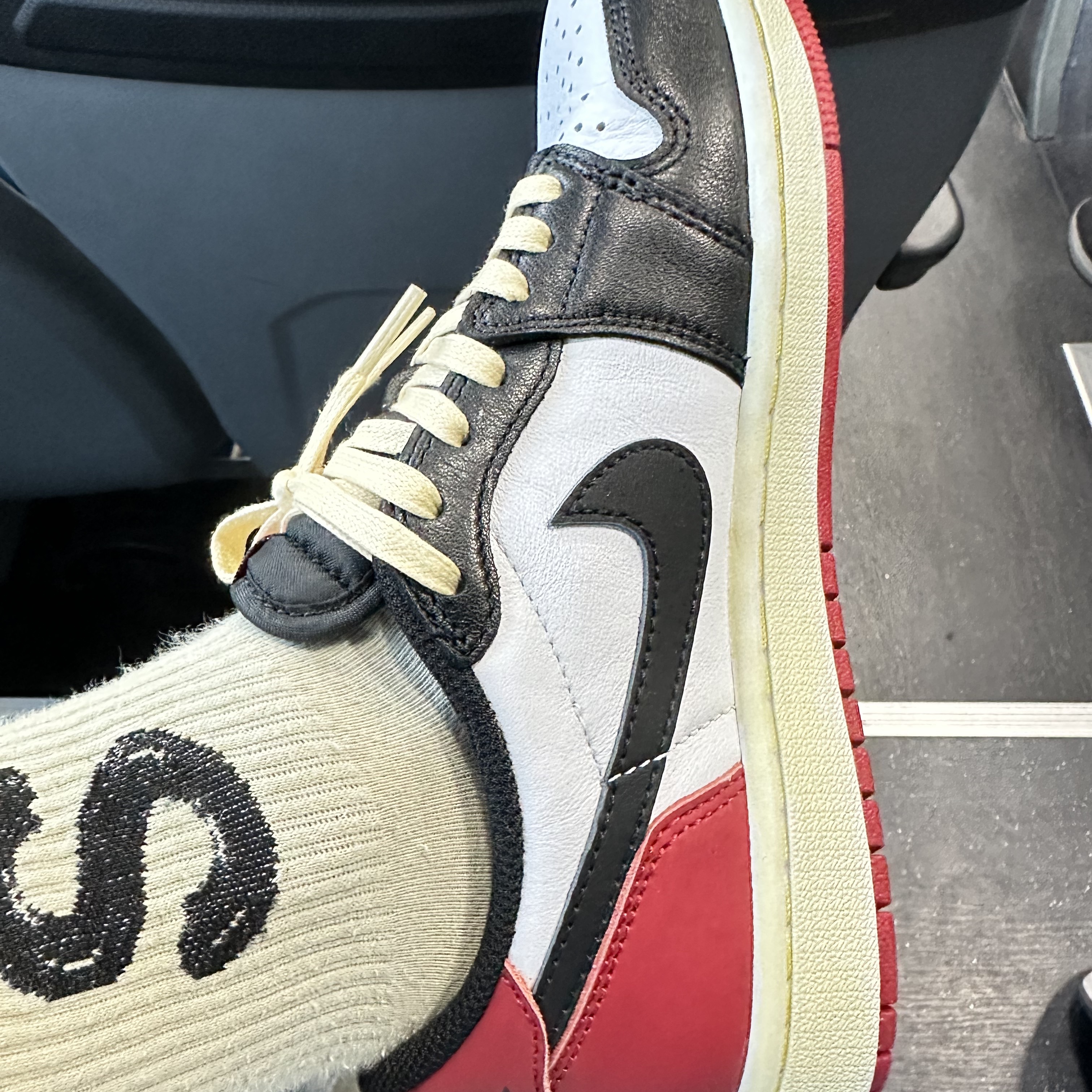 Jordan 1 Retro Low OG Black Toe 착용 스타일 - 3