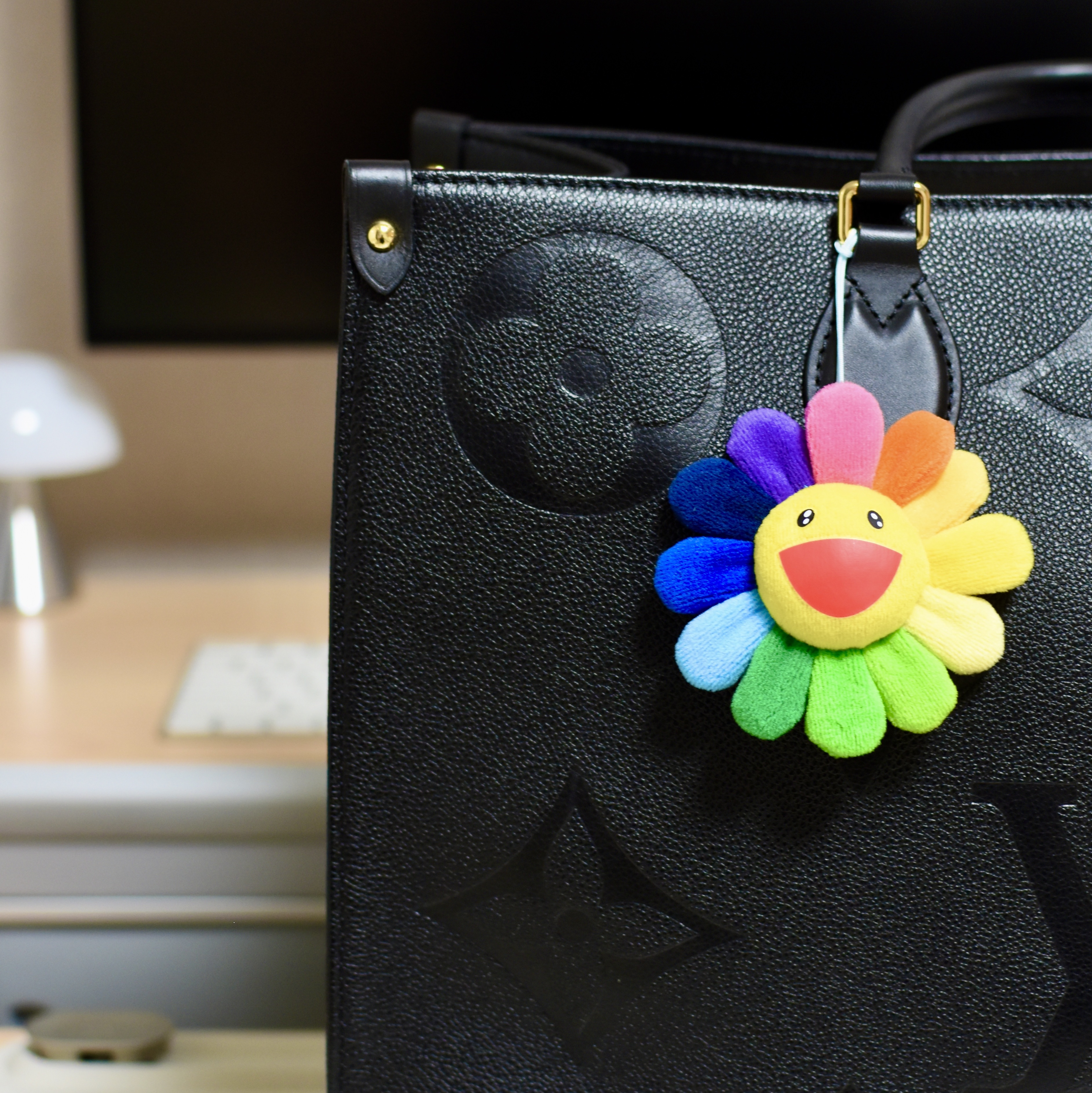 Louis Vuitton Onthego GM Monogram Empreinte Black 착용 스타일