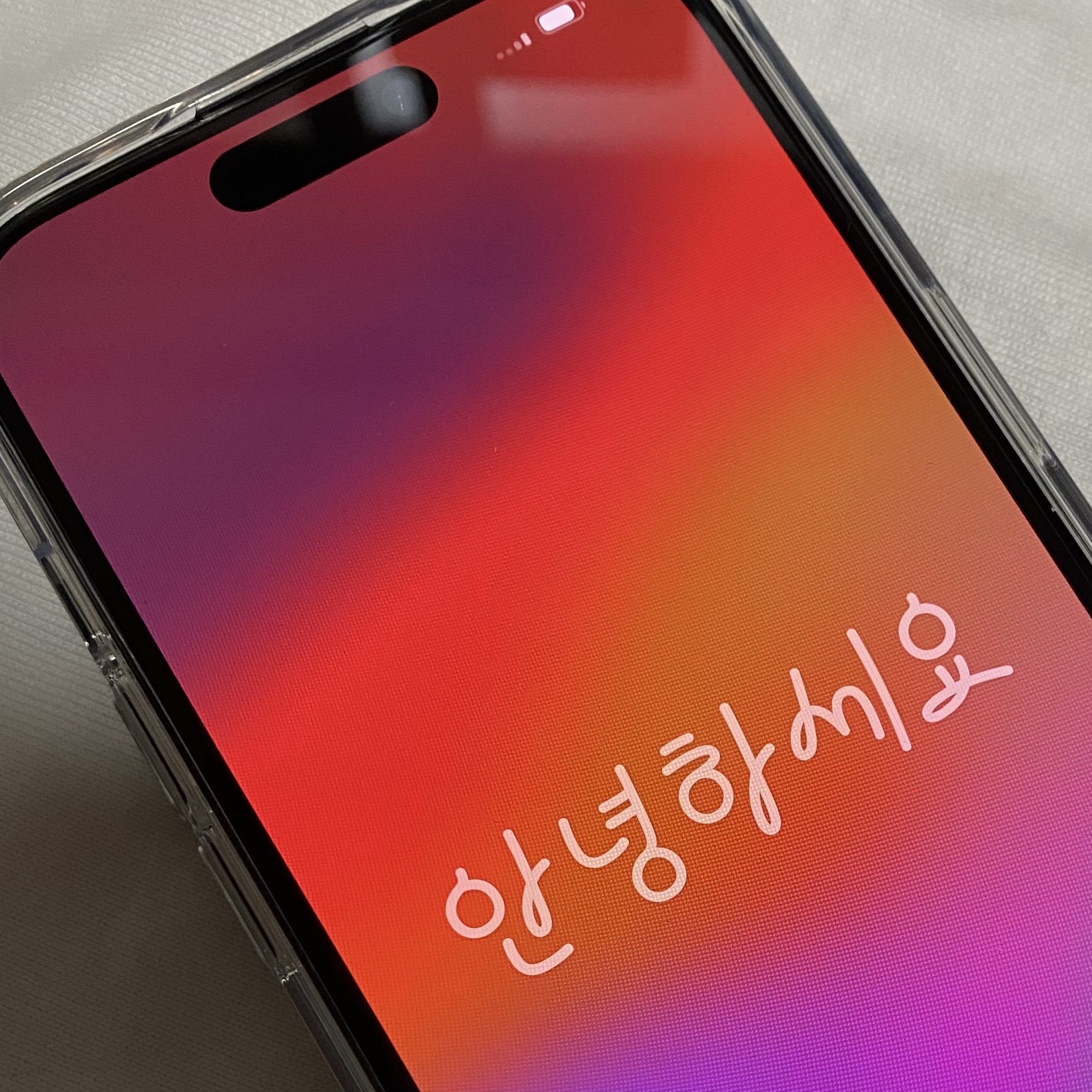 Apple iPhone 15 256GB Black (Korean Ver.) 착용 스타일 - 2