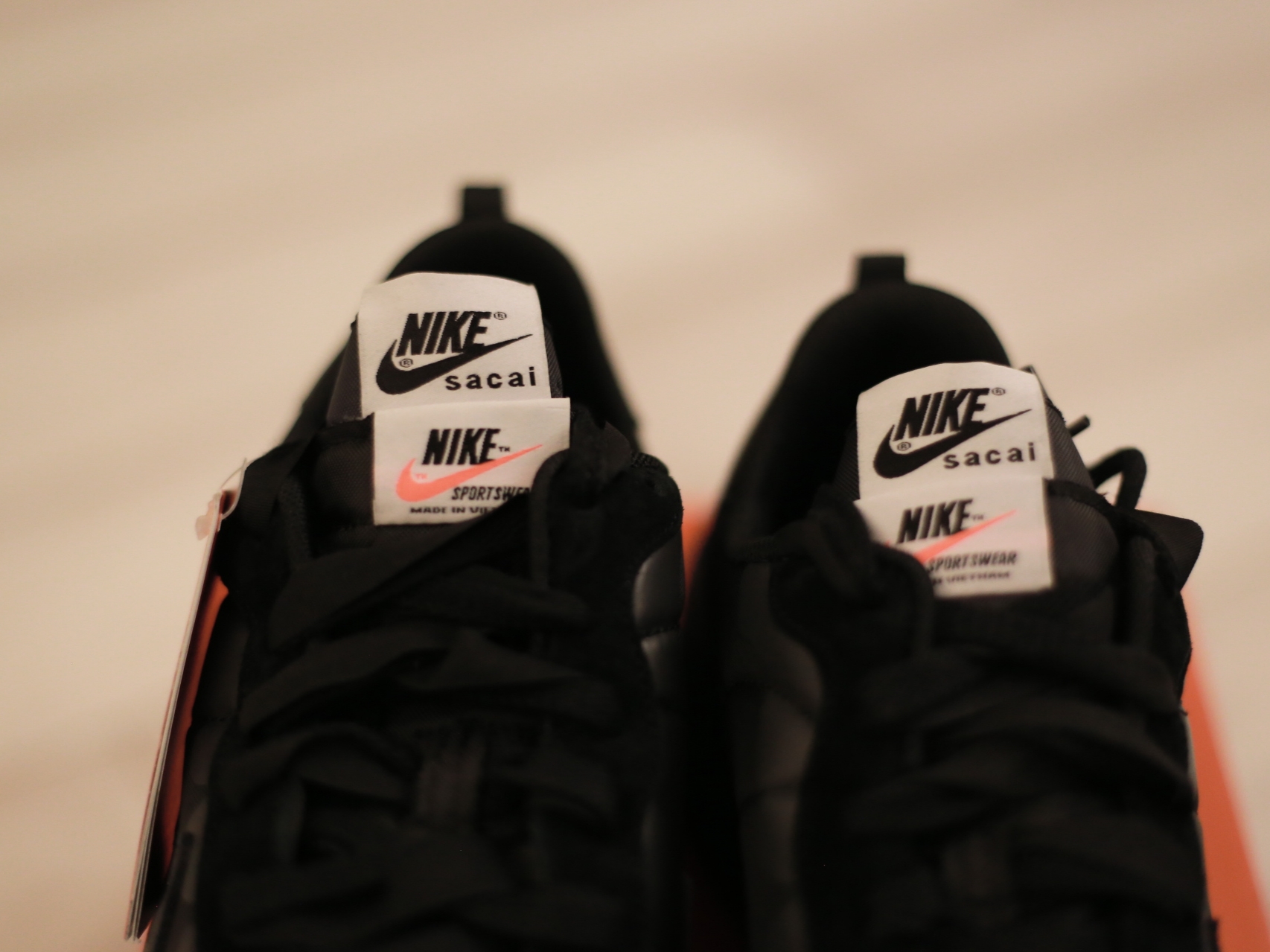 Nike x Sacai VaporWaffle Black and Gum 착용 스타일 - 6