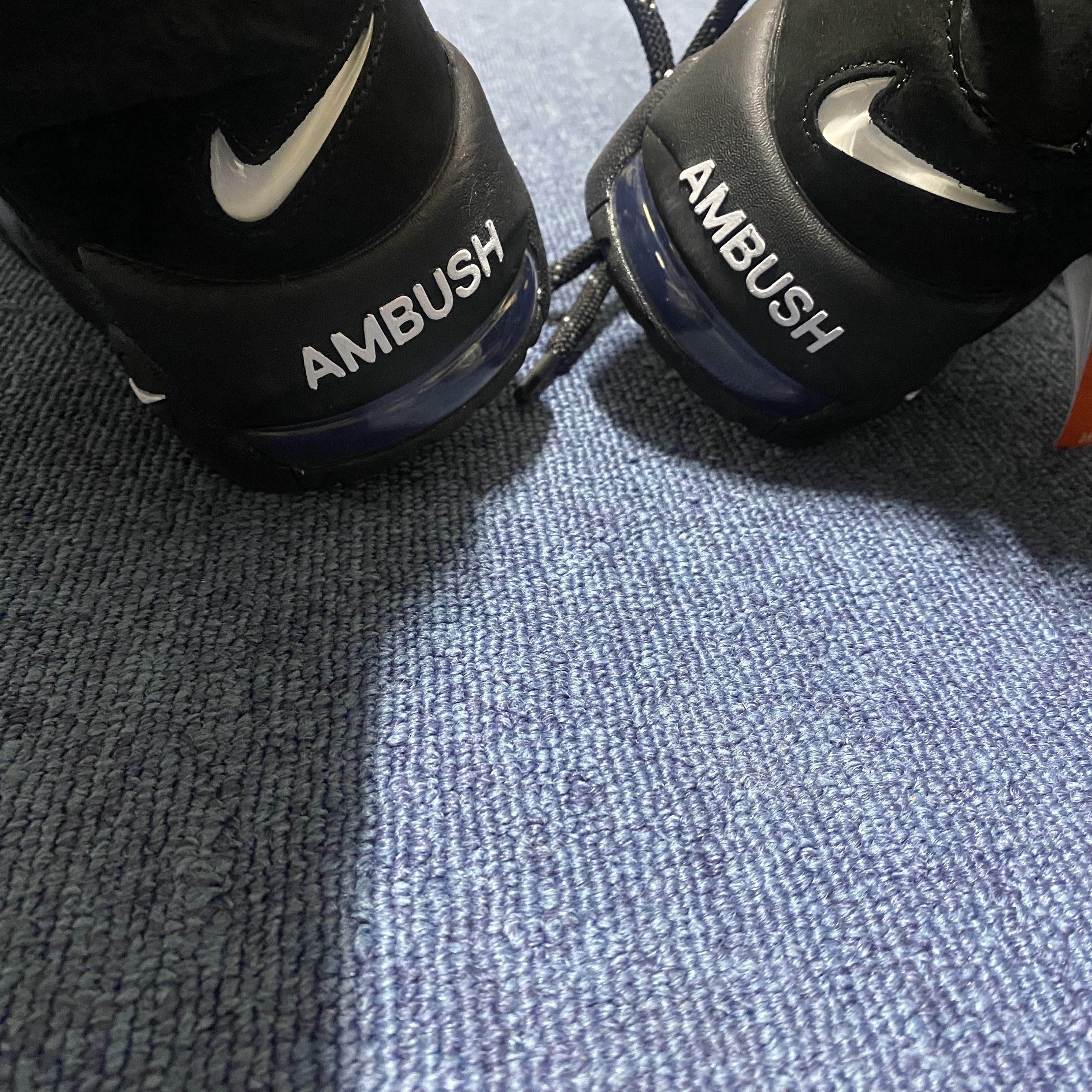 Nike x Ambush Air More Uptempo Low Black and White 착용 스타일 - 2