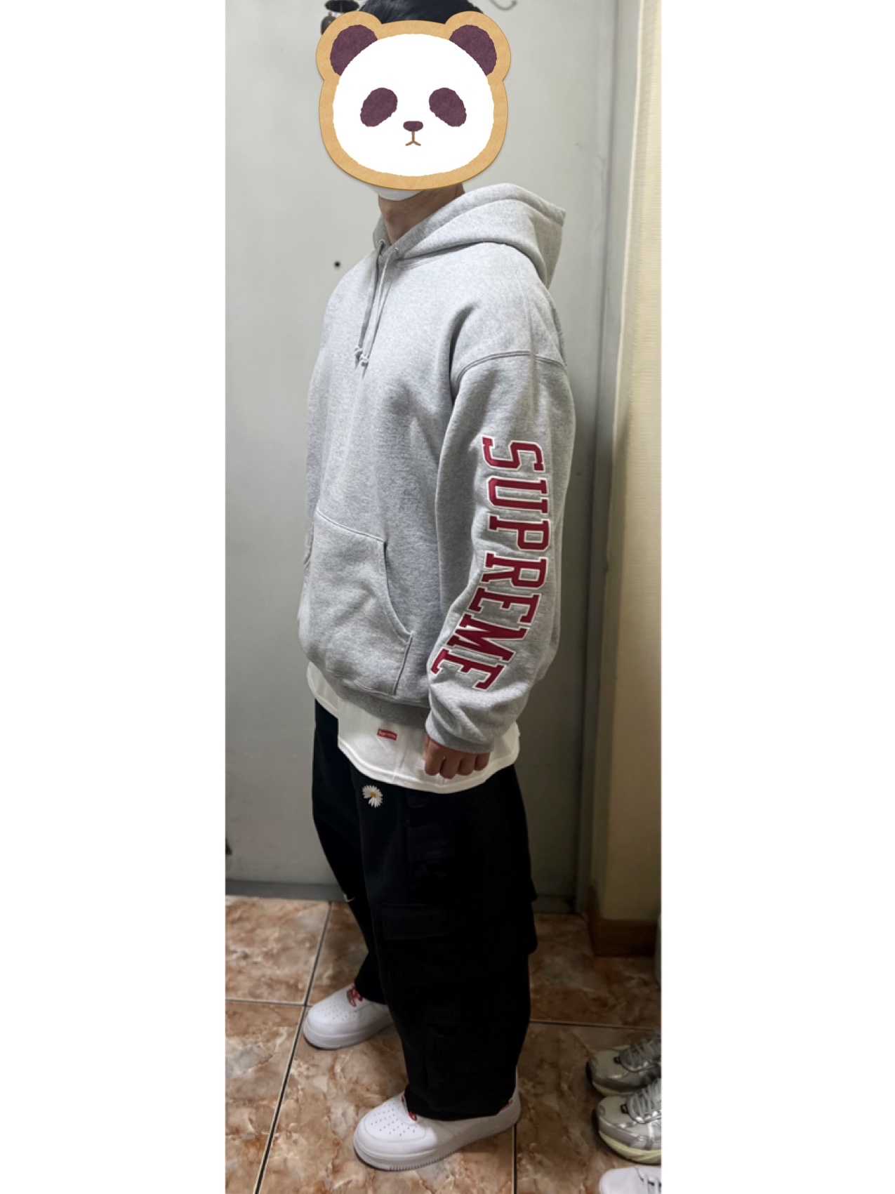 Supreme Sleeve Arc Hooded Sweatshirt Heather Grey - 23FW, Supreme Hanes Tagless T-Shirt White (3 Pack) 착용 스타일 - 2