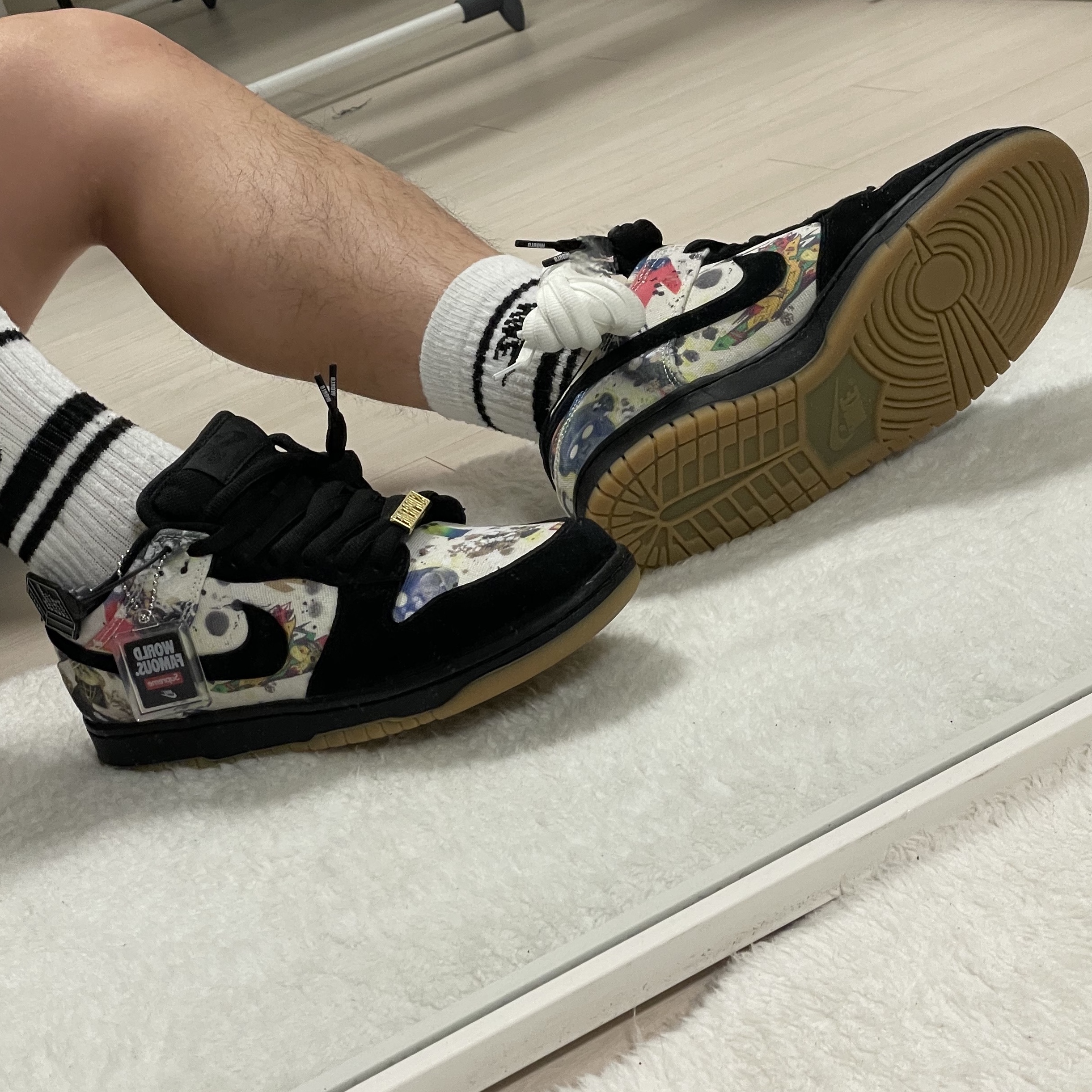 Nike x Supreme SB Dunk Low QS Rammellzee Black 착용 스타일 - 1