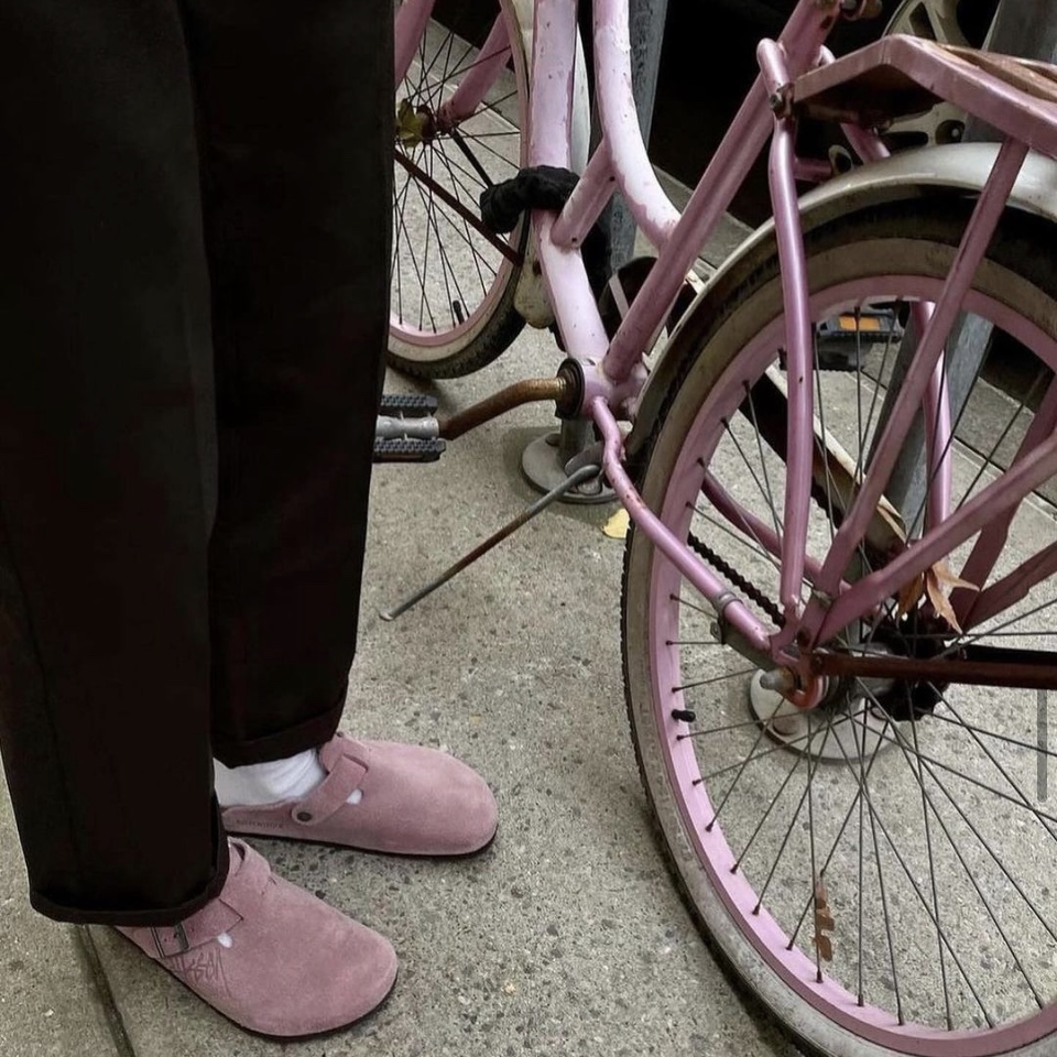 Birkenstock x Stussy Boston Clog Pink 착용 스타일