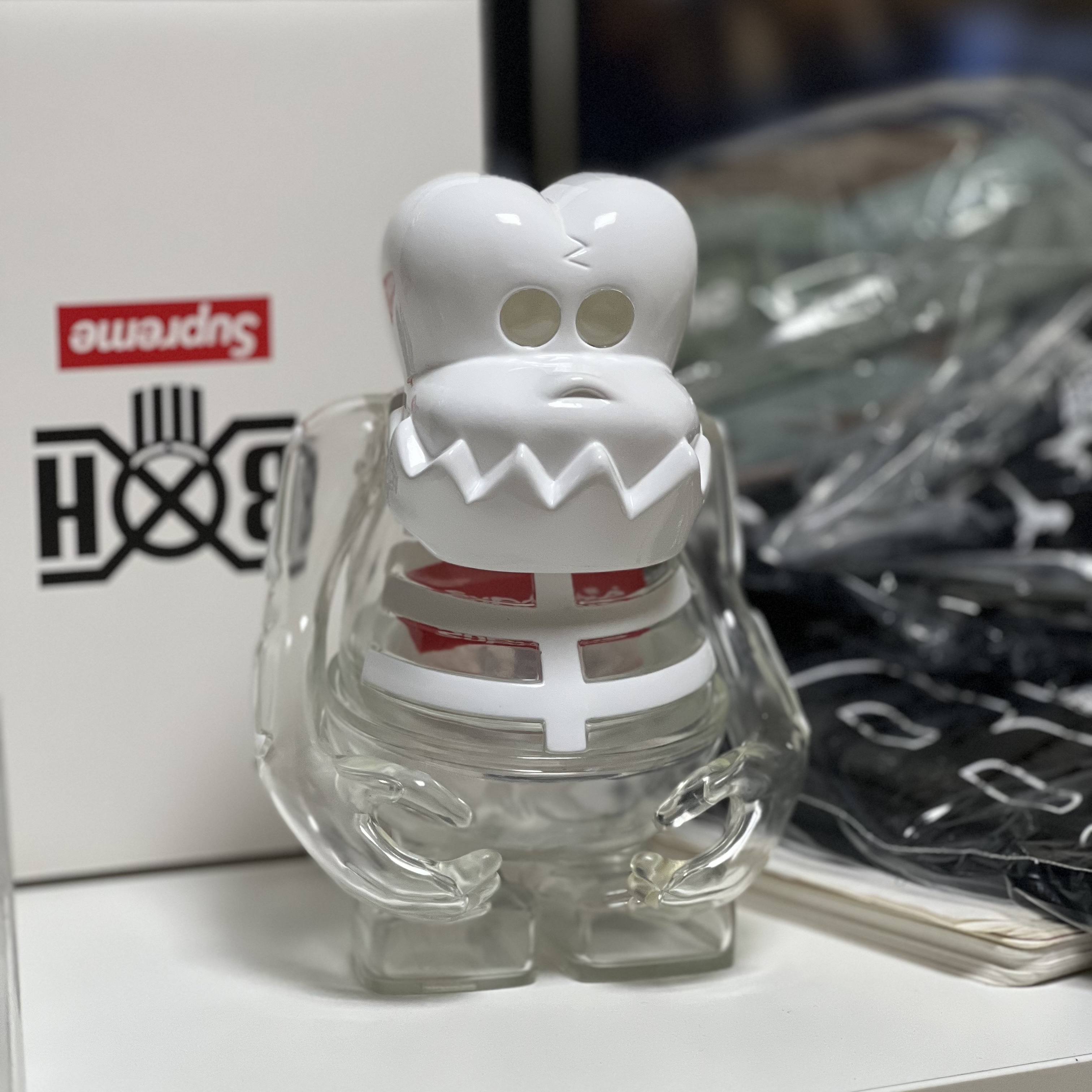 Supreme x Bounty Hunter Skull-Kun Clear - 23FW 착용 스타일 - 2