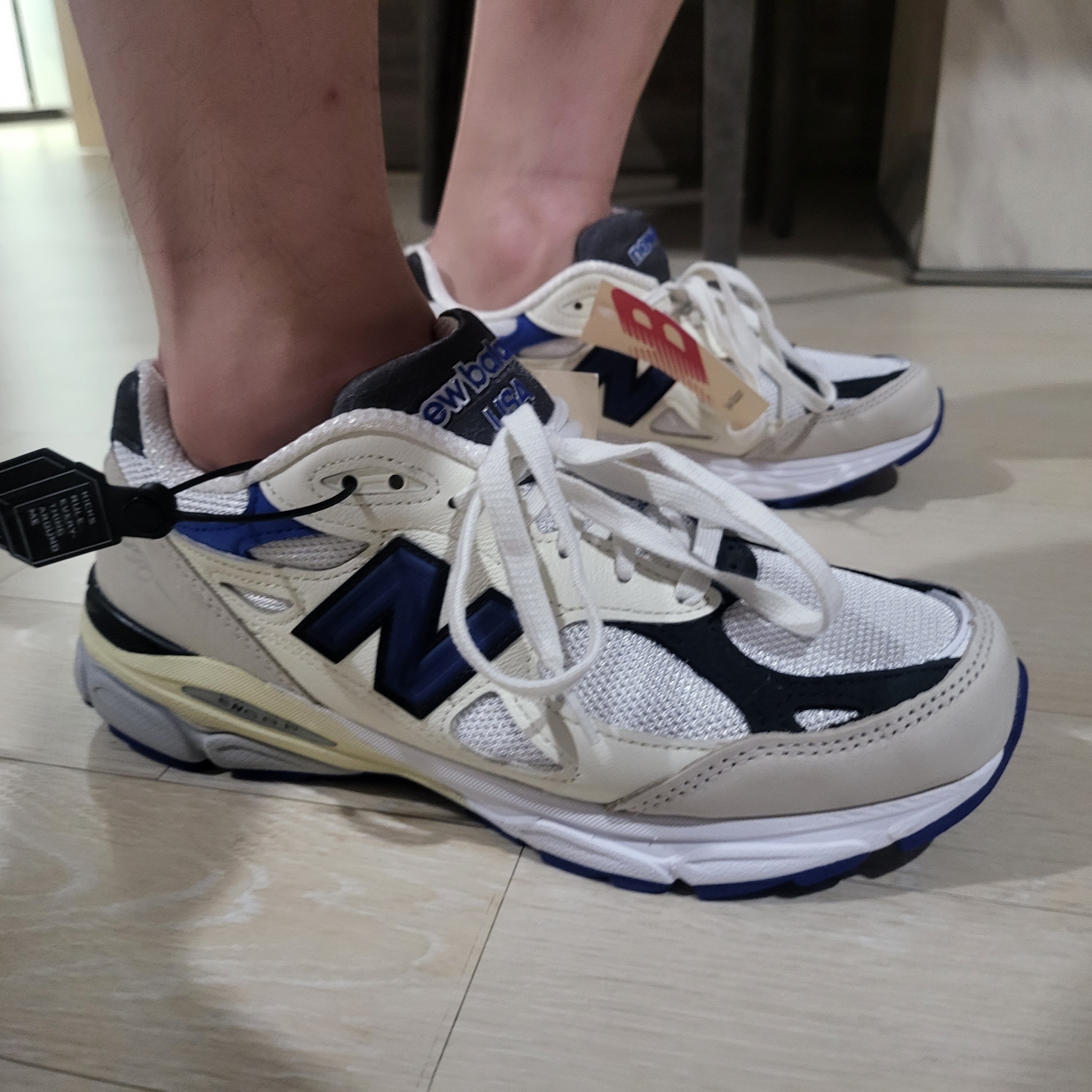 New Balance 990v3 Made in USA White Blue 착용 스타일 - 2