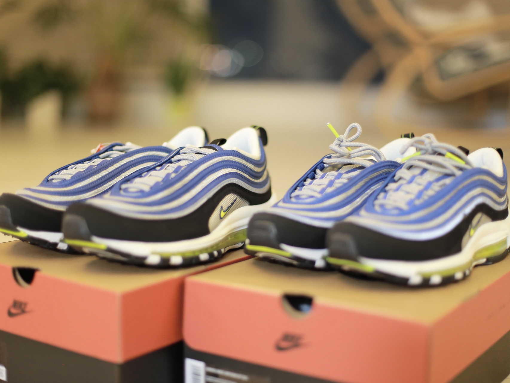 Nike Air Max 97 OG Atlantic Blue and Voltage Yellow 착용 스타일 - 4