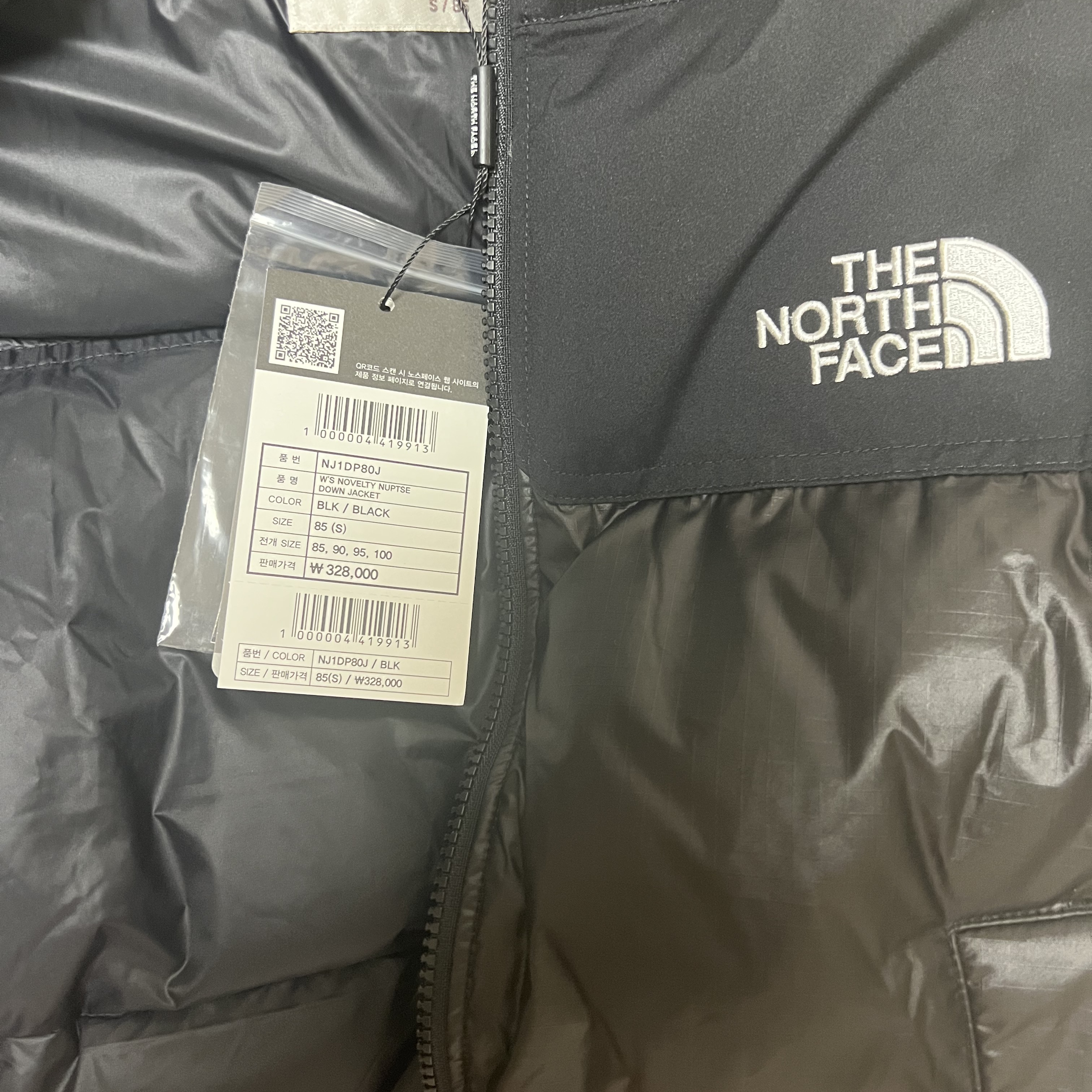 (W) The North Face White Label Novelty Nuptse Down Jacket Black 착용 스타일