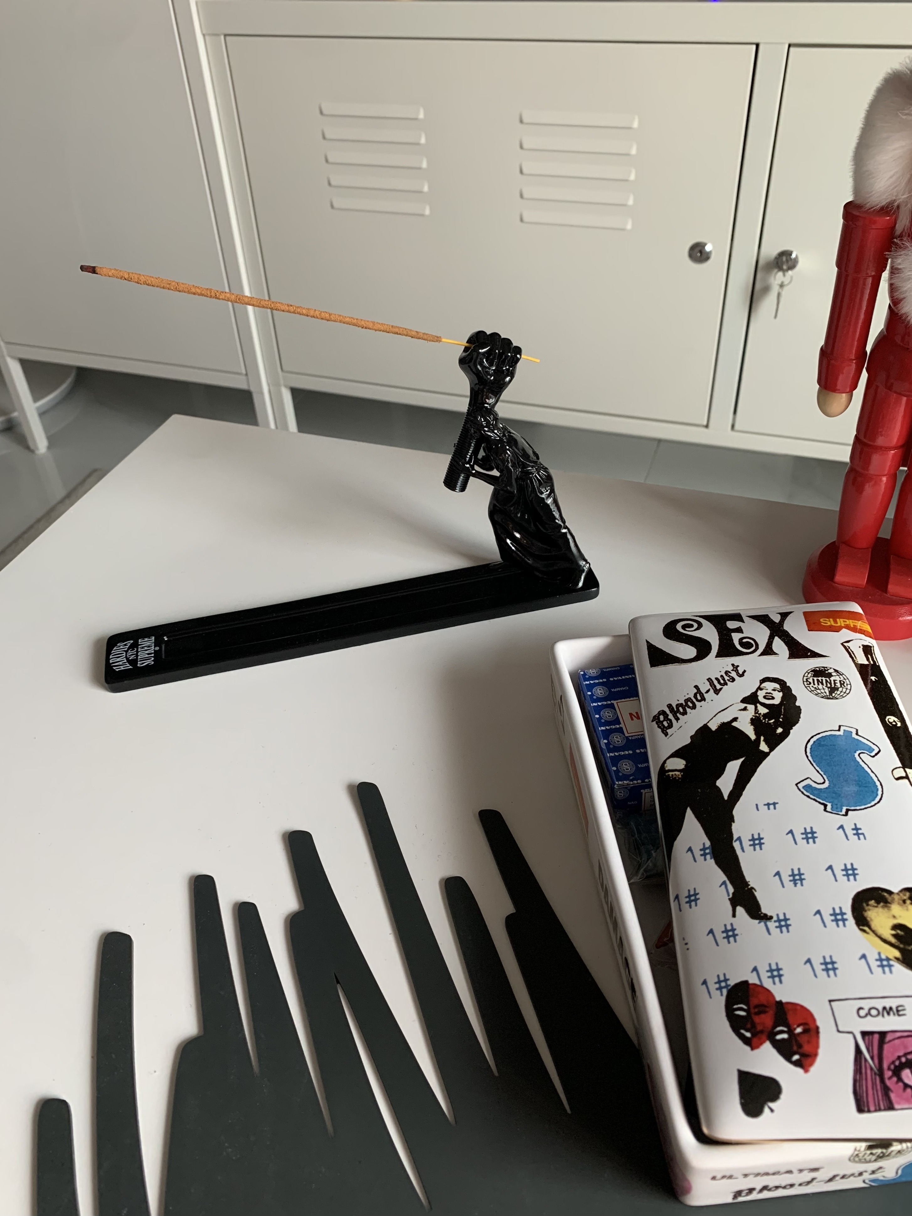 Supreme x Hardies Jesus Incense Holder Black - 23SS 착용 스타일