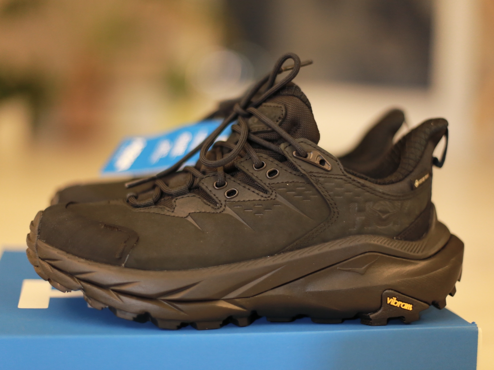 (W) Hoka Kaha 2 Low Gore-Tex Black 착용 스타일 - 1