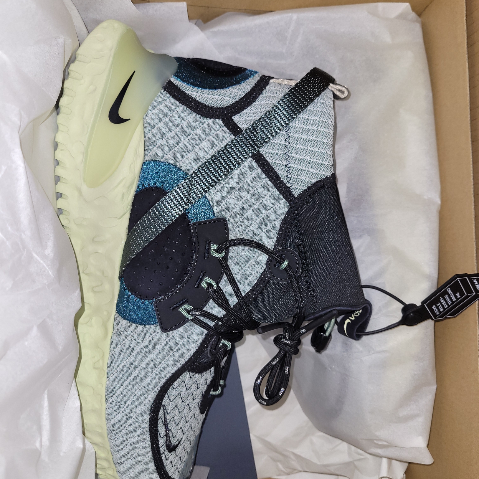 Nike Flow 2020 ISPA SE Dutch Green 착용 스타일