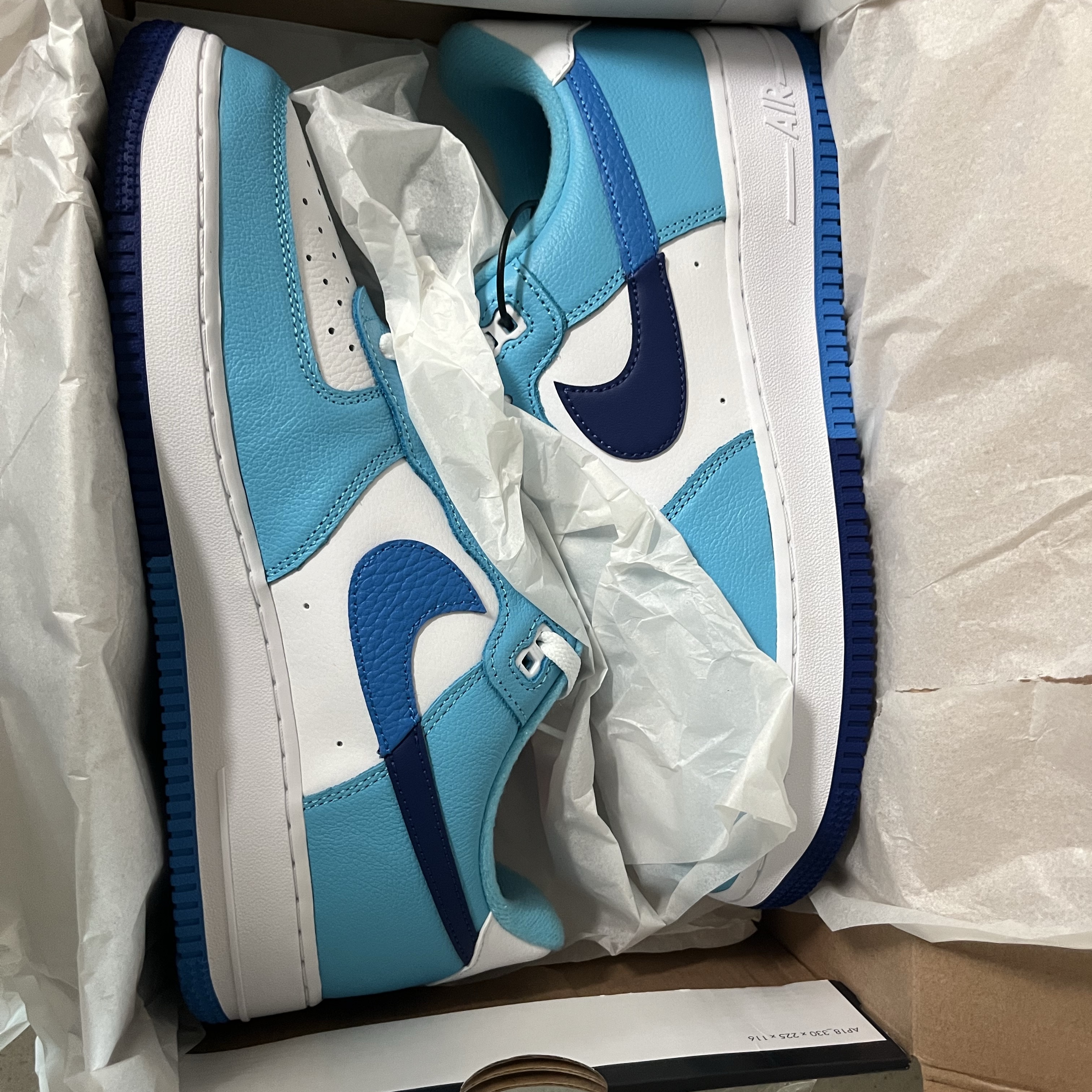 Nike Air Force 1 '07 LV8 White Light Photo Blue 착용 스타일