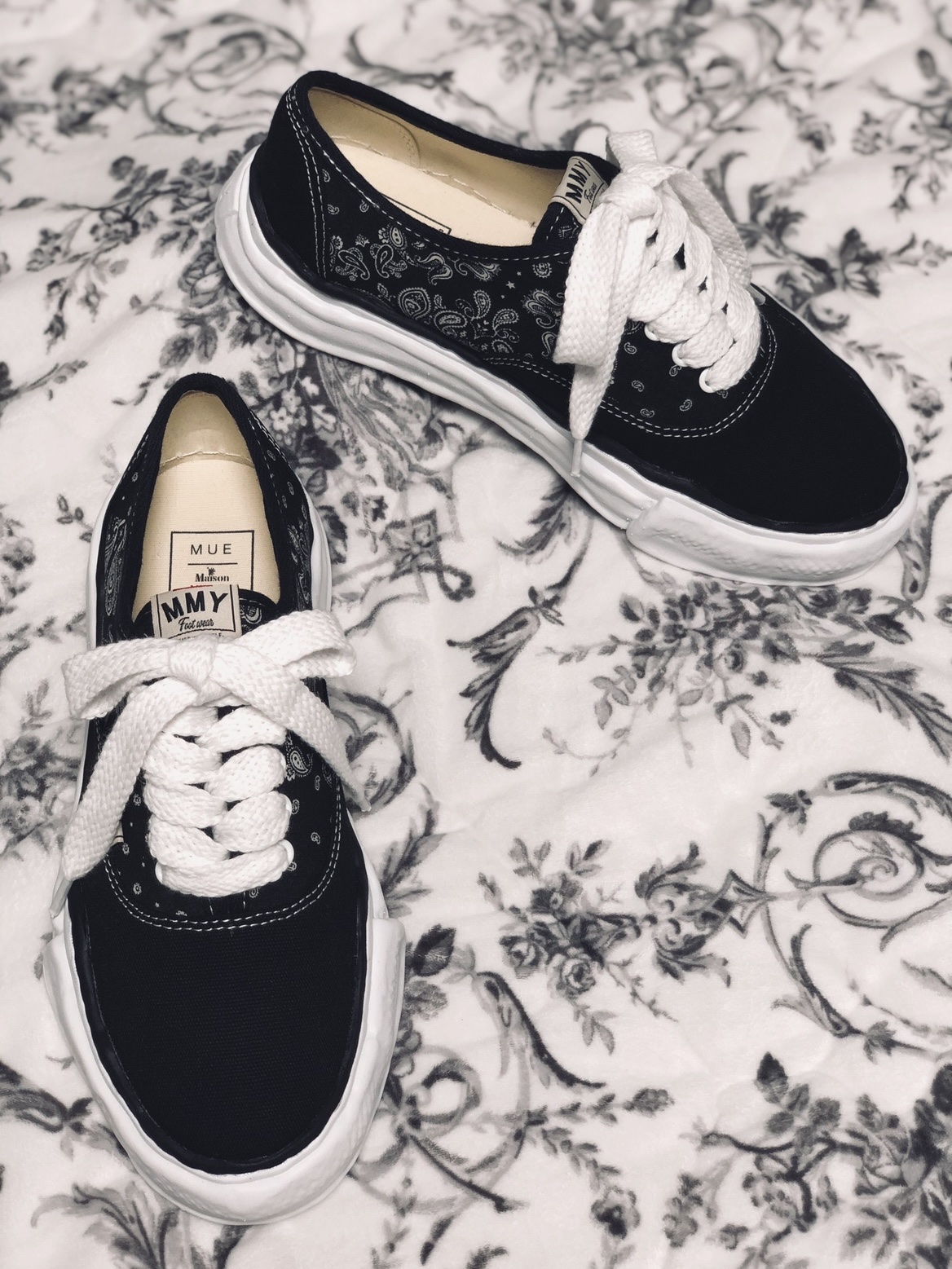 Gallery Dept. French T-Shirt Black, Maison Mihara Yasuhiro Baker OG Sole Canvas Low Cut Sneakers Black 착용 스타일 - 3