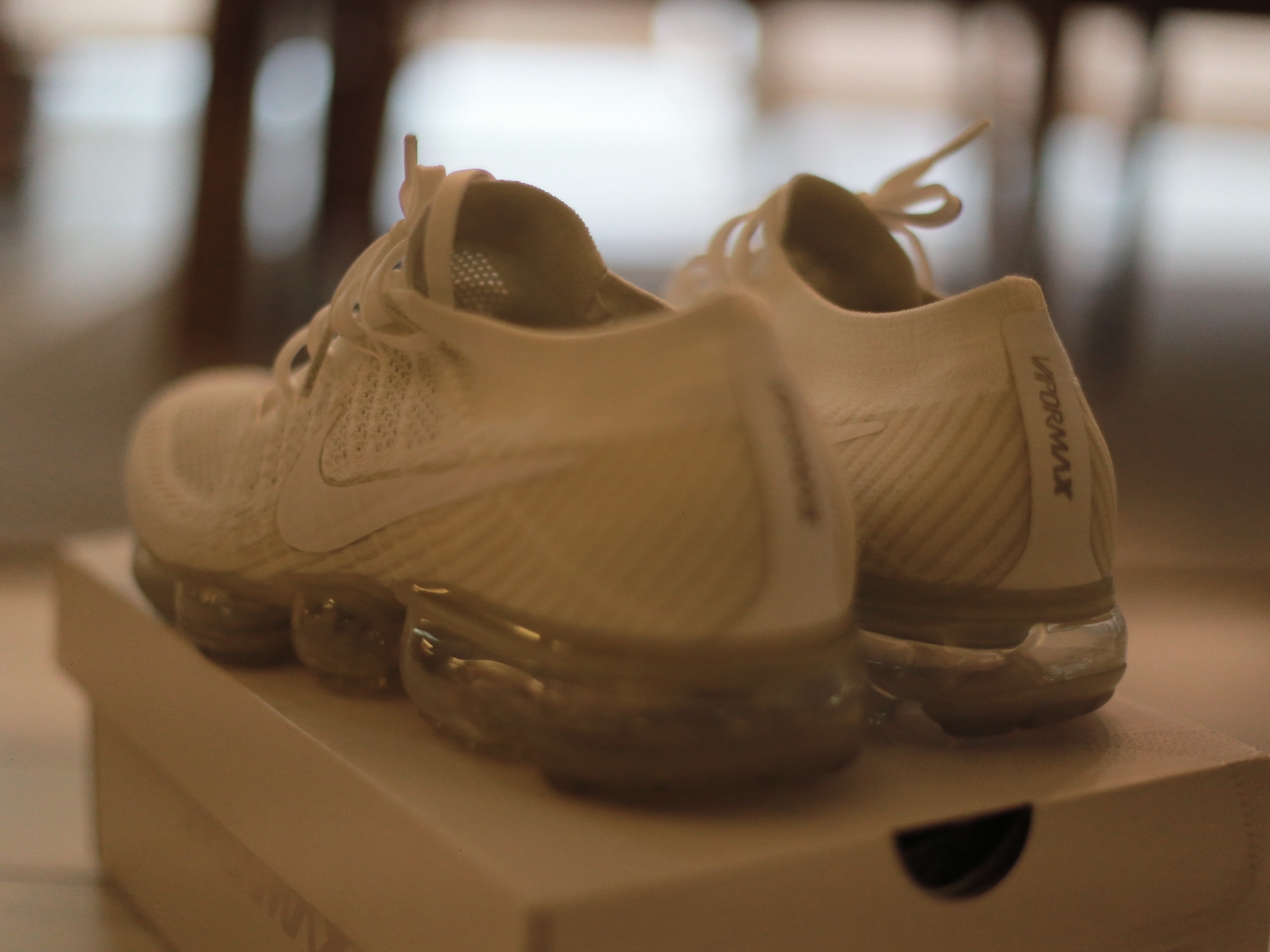 (W) Nike Air VaporMax Flyknit Triple White 착용 스타일 - 3