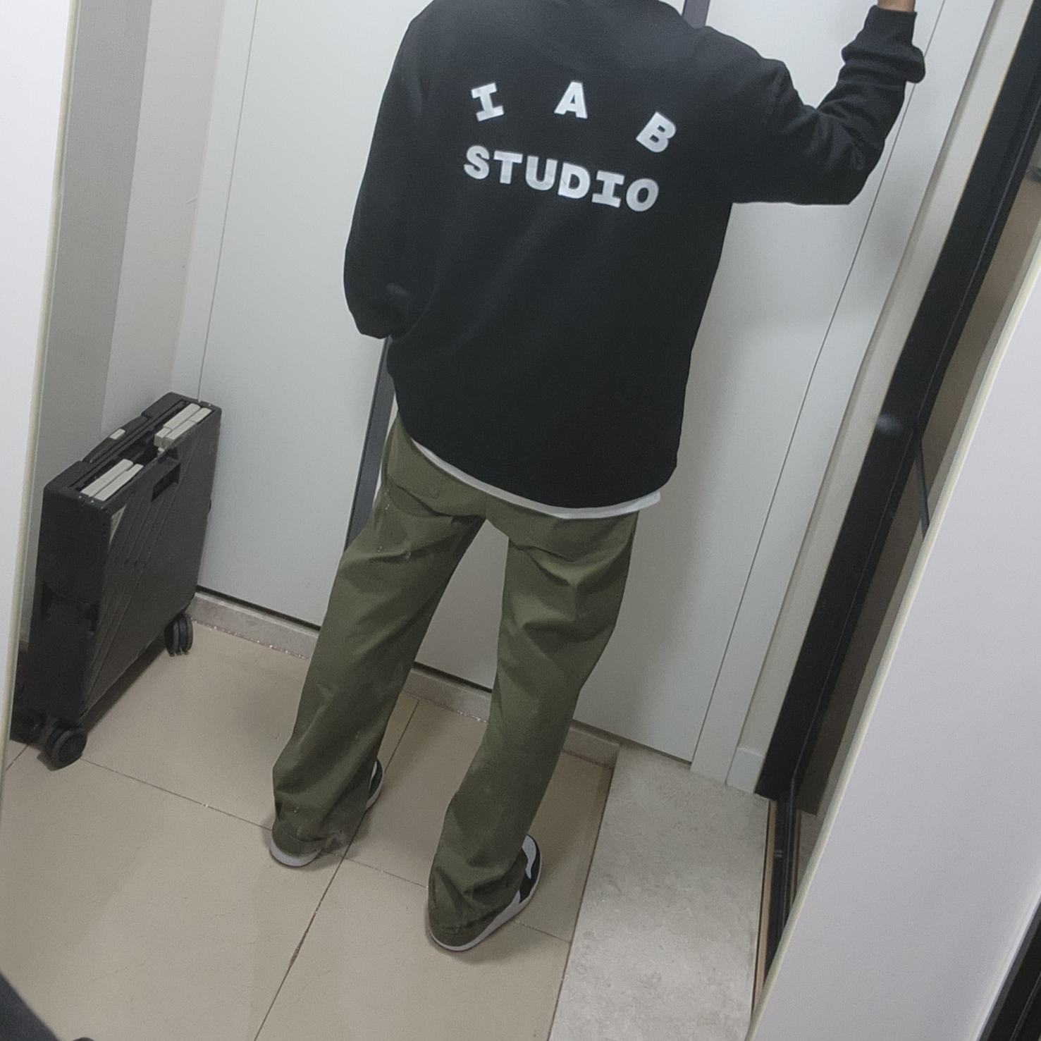 IAB Studio Long Sleeve Black - 23FW, Jordan 1 Retro Low OG Black Toe 착용 스타일 - 4