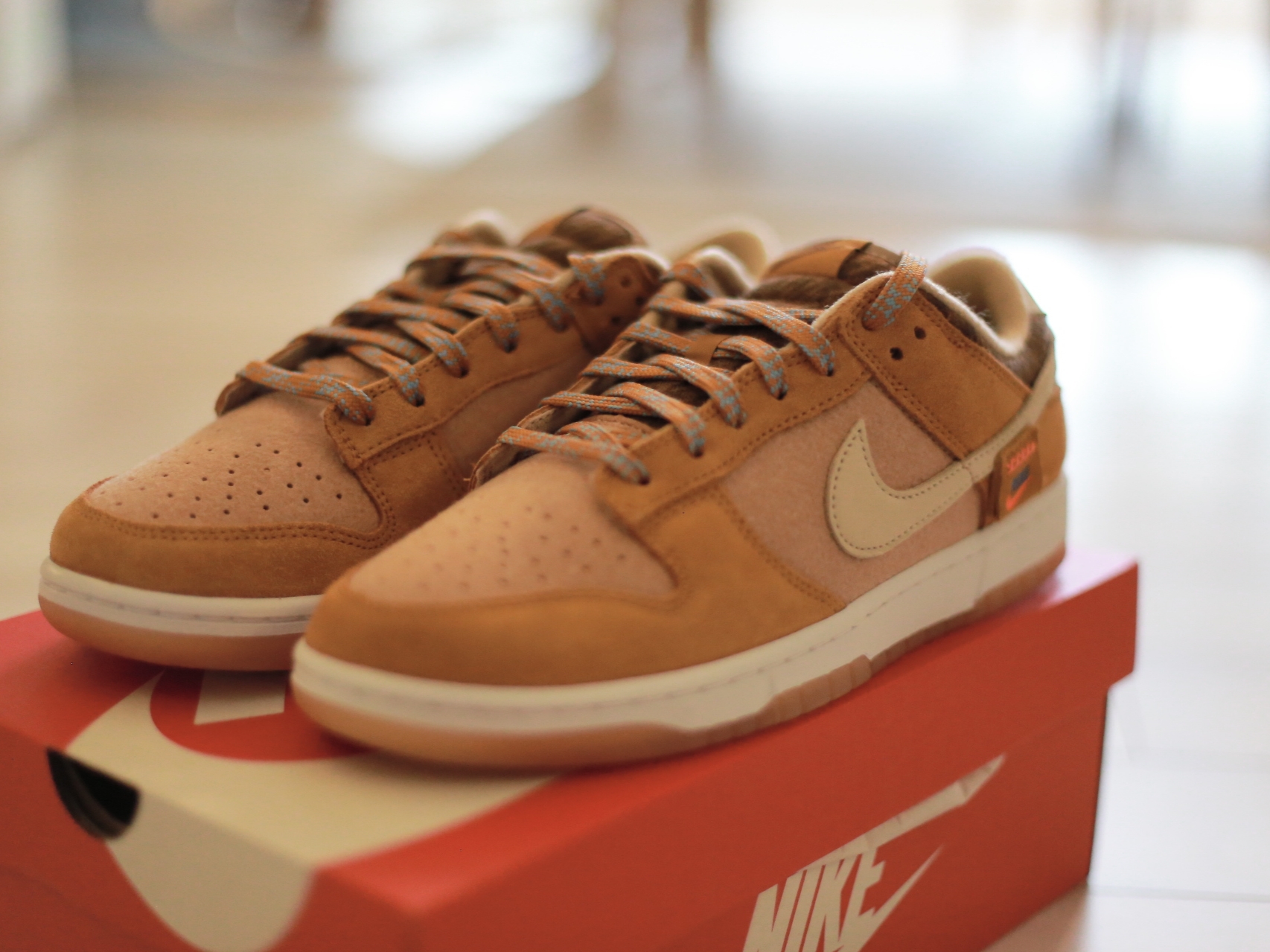 Nike Dunk Low SE Praline Desert Ochre 착용 스타일 - 2