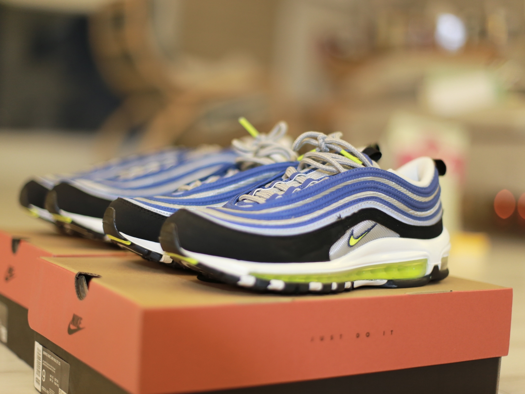 Nike Air Max 97 OG Atlantic Blue and Voltage Yellow 착용 스타일 - 2