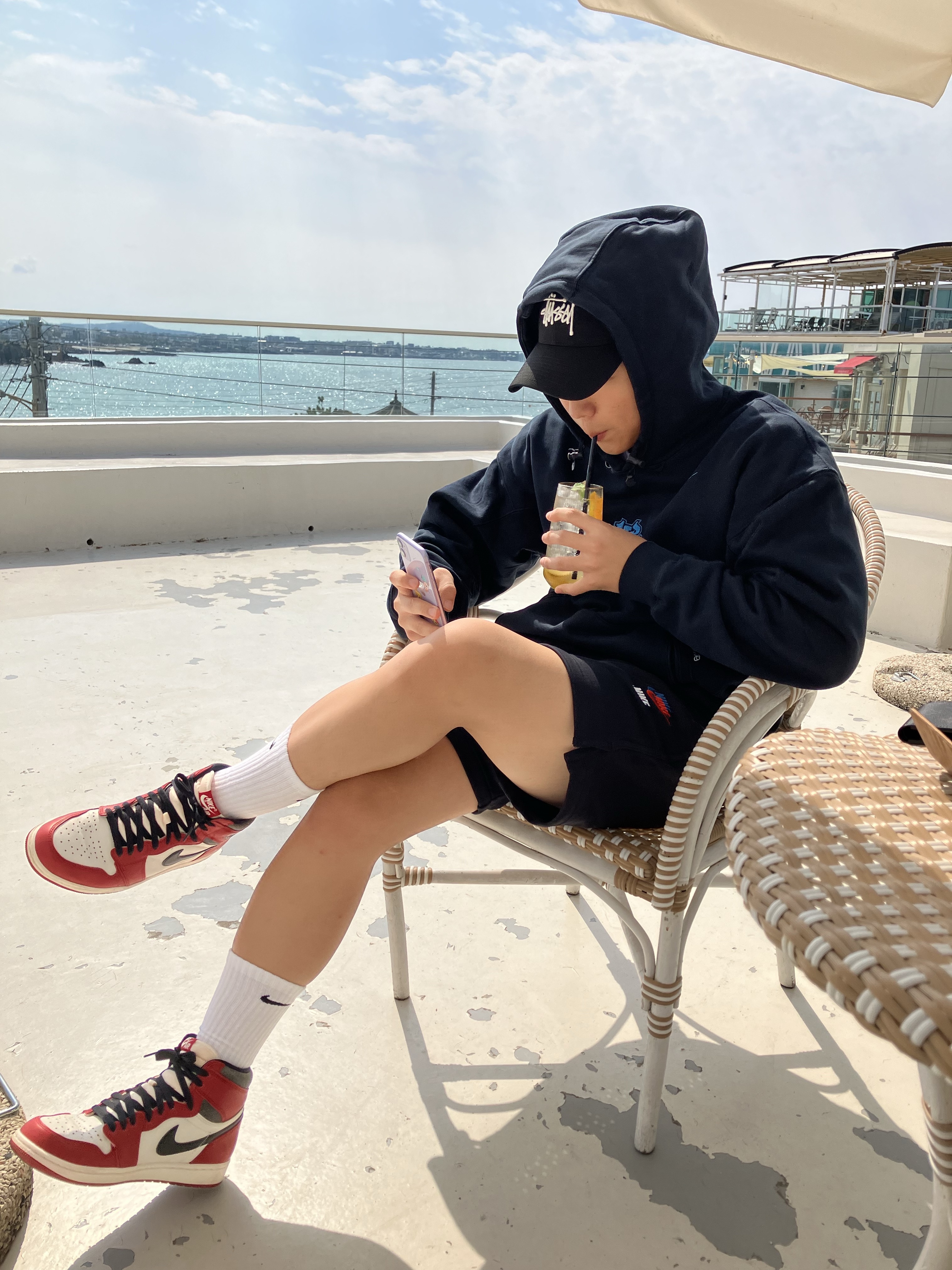 Stussy Basic New Era 9Twenty Basic Strapback Black, Nike x Off-White NRG Fleece Hoodie Black - Asia 착용 스타일