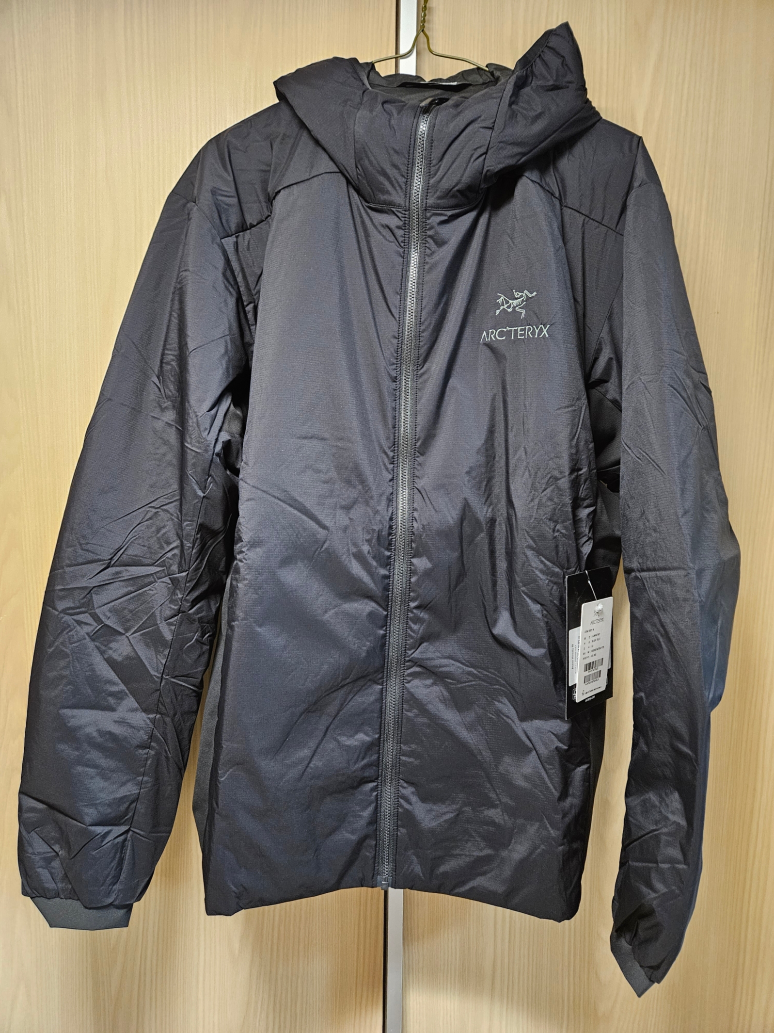 Arc'teryx Atom Hoody Black 착용 스타일 - 1