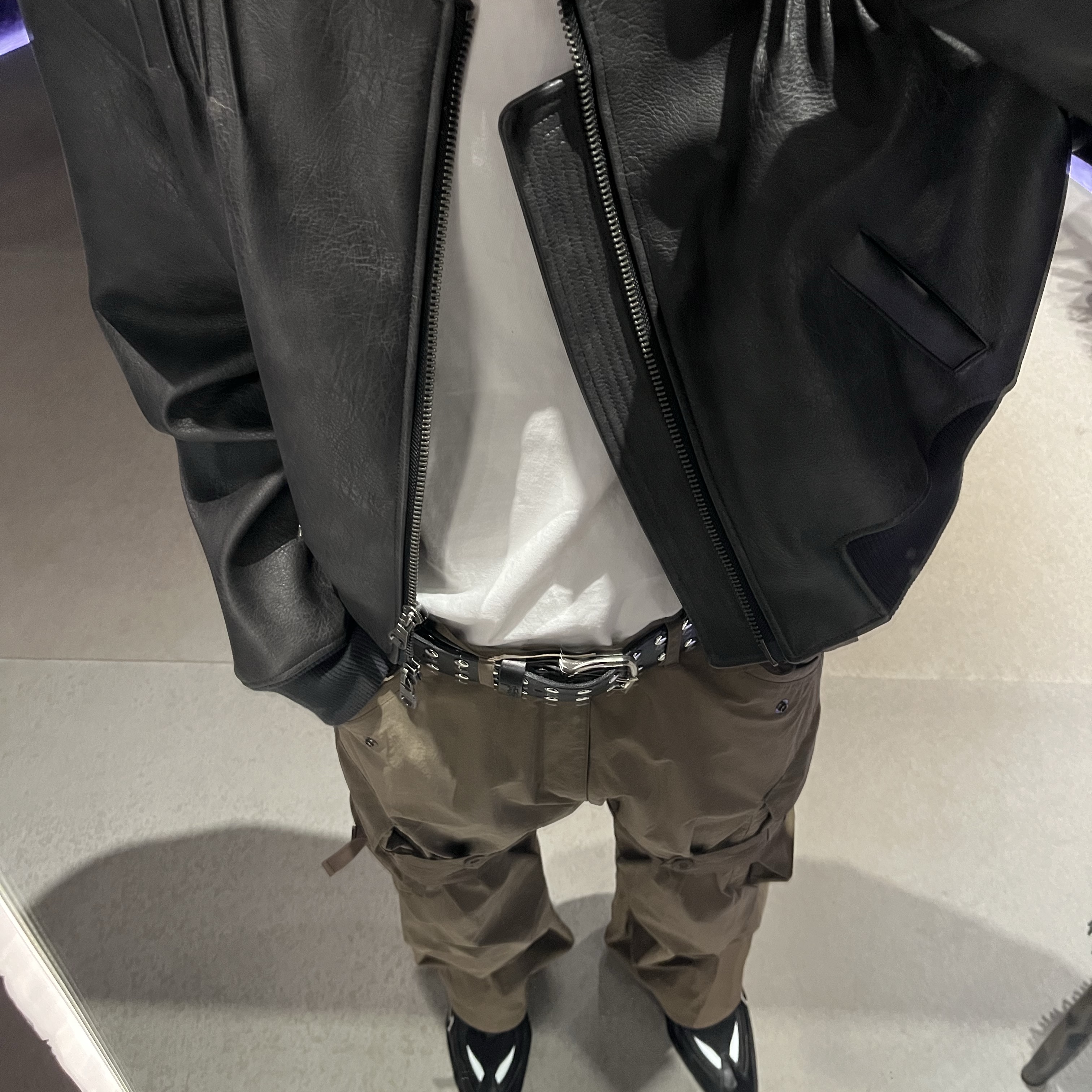 Stussy 8 Ball Studded Belt Black, Nike x Martine Rose Shox MR4 Black 착용 스타일 - 3