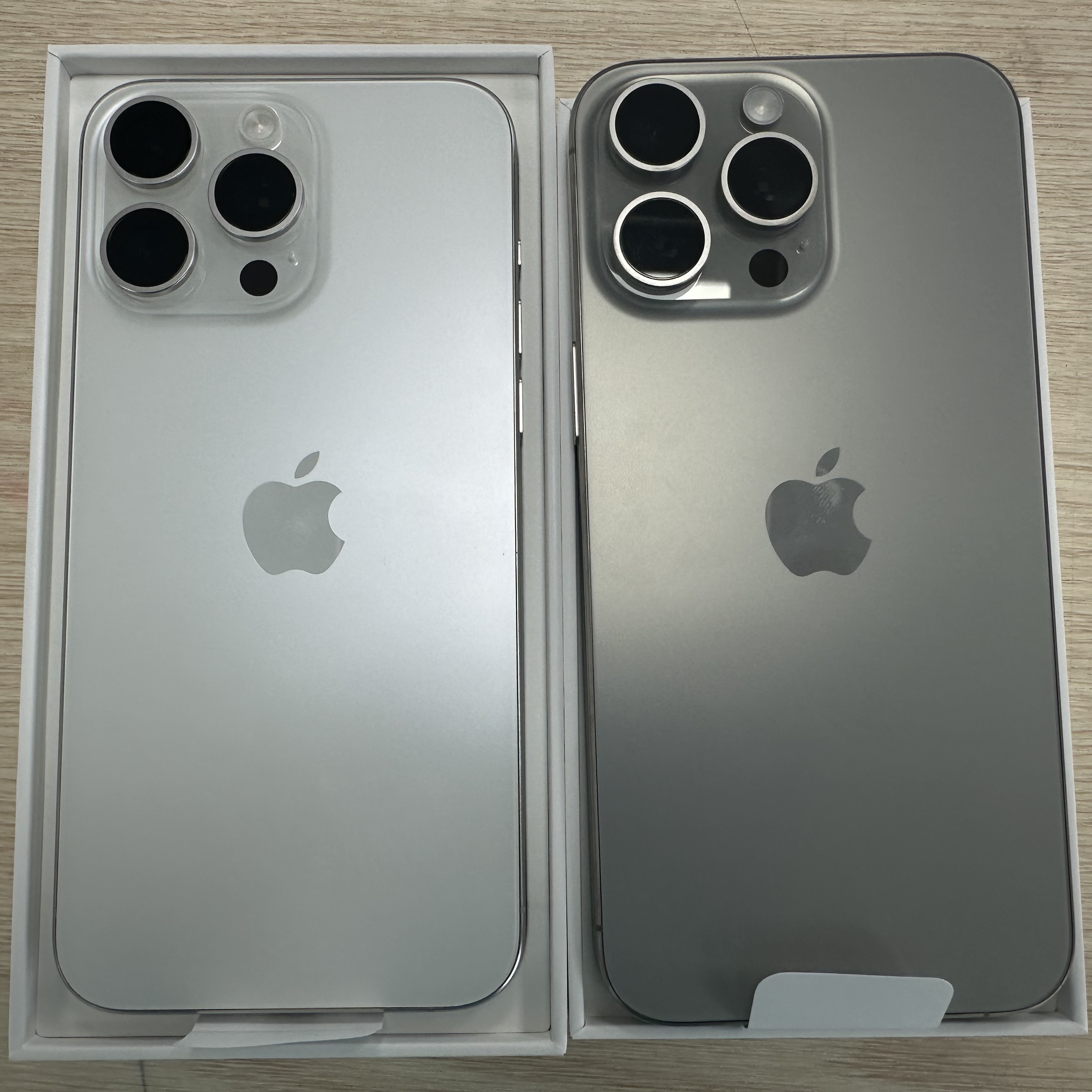 Apple iPhone 15 Pro 256GB Natural Titanium (Korean Ver.), Apple iPhone 15 Pro 256GB White Titanium (Korean Ver.) 착용 스타일
