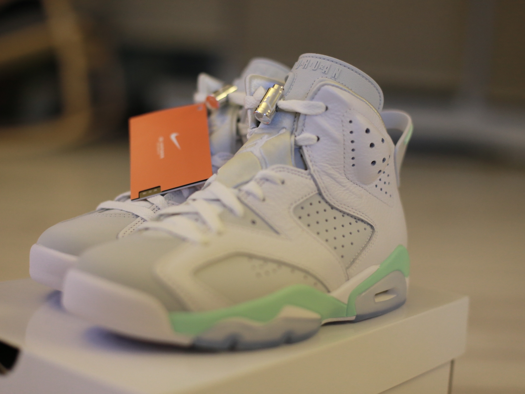(W) Jordan 6 Retro Mint Foam 착용 스타일 - 1