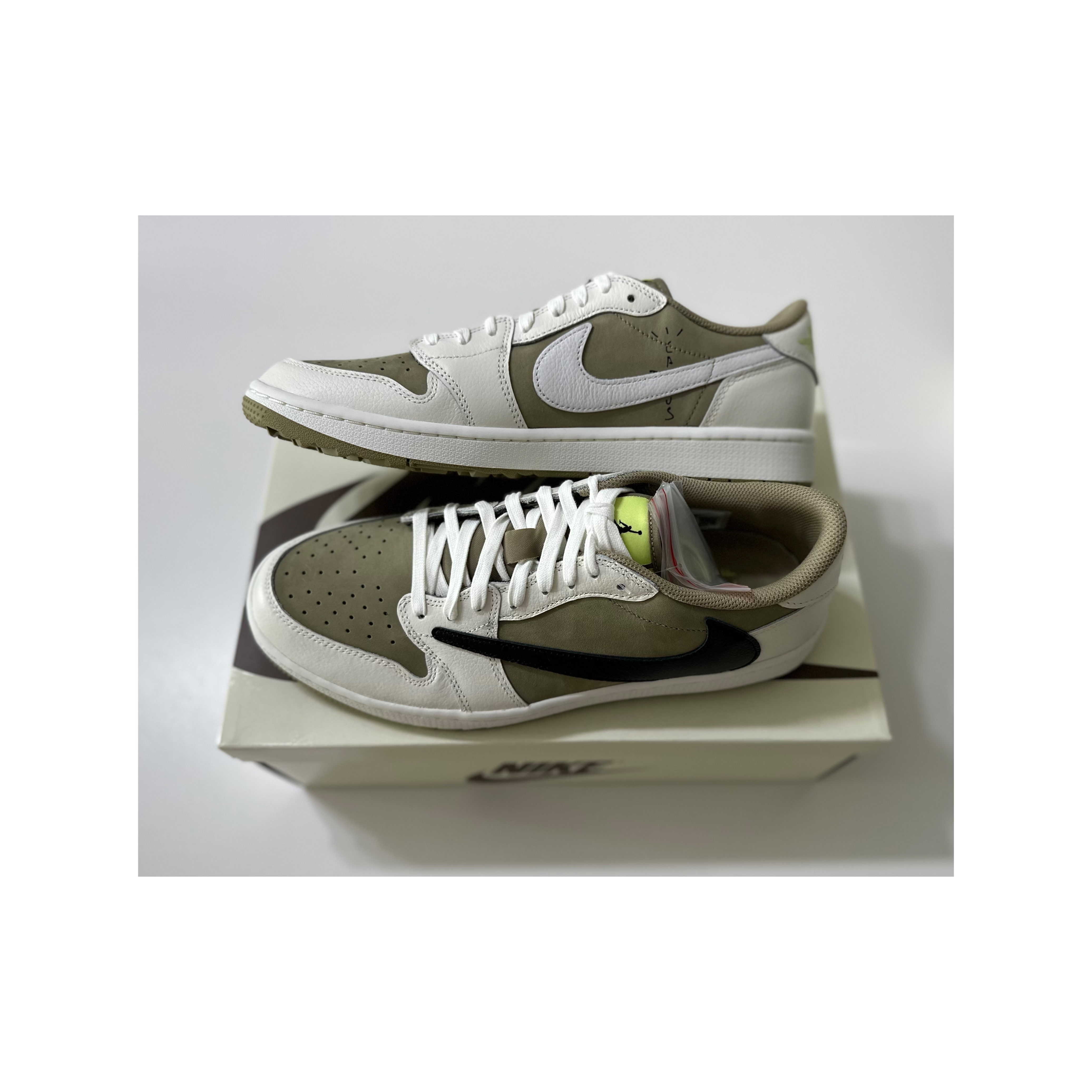 Jordan 1 x Travis Scott Retro Low Golf NRG Neutral Olive 착용 스타일 - 1