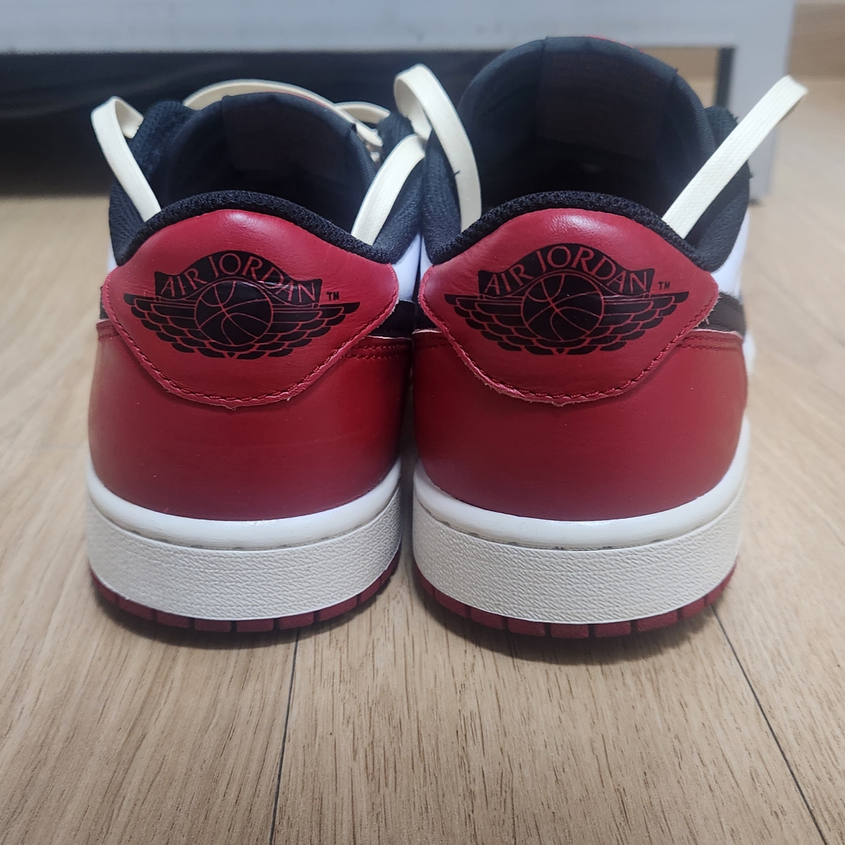 Jordan 1 Retro Low OG Black Toe 착용 스타일 - 3