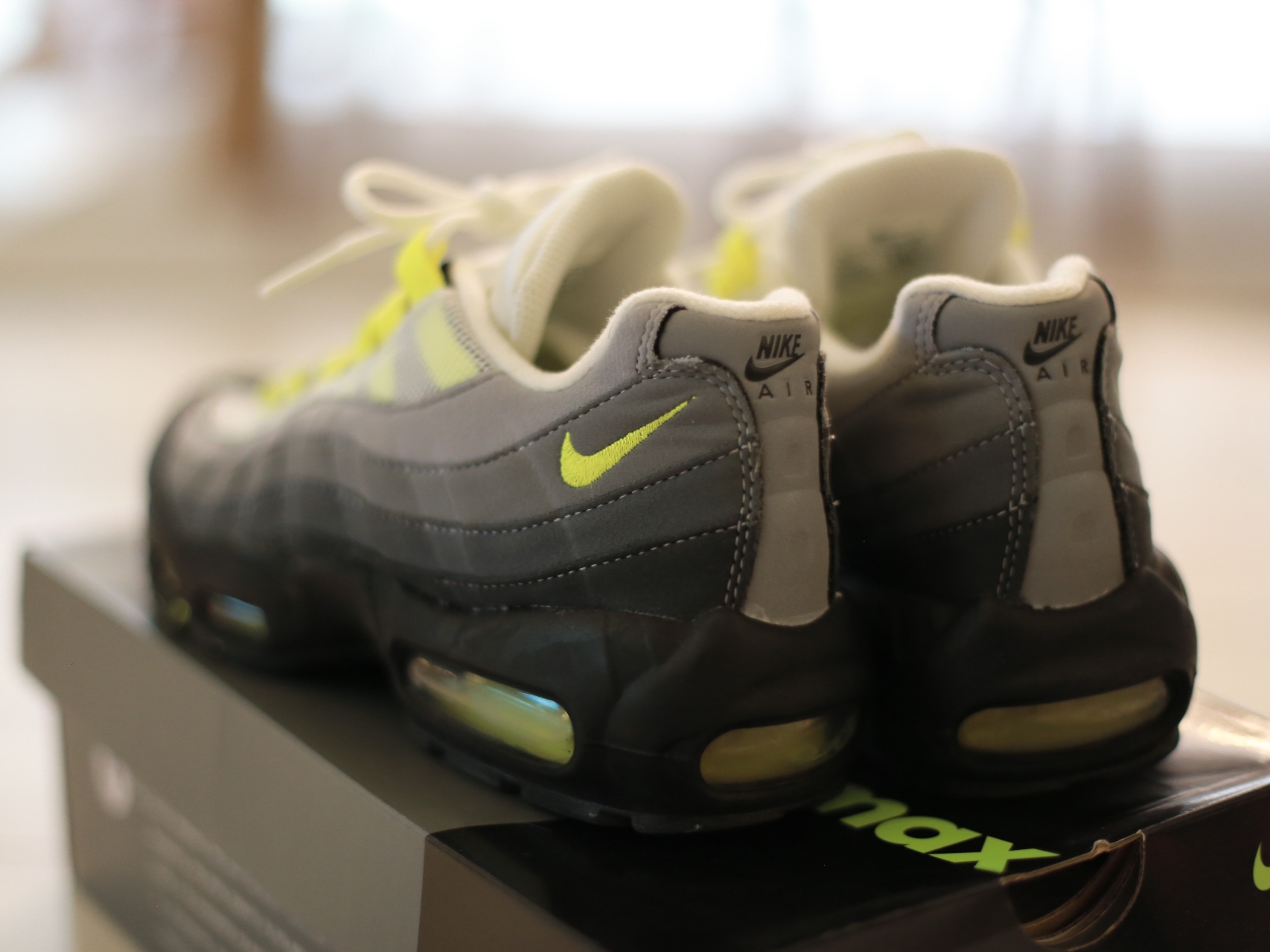 (GS) Nike Air Max 95 OG Neon Yellow 2020 착용 스타일 - 3