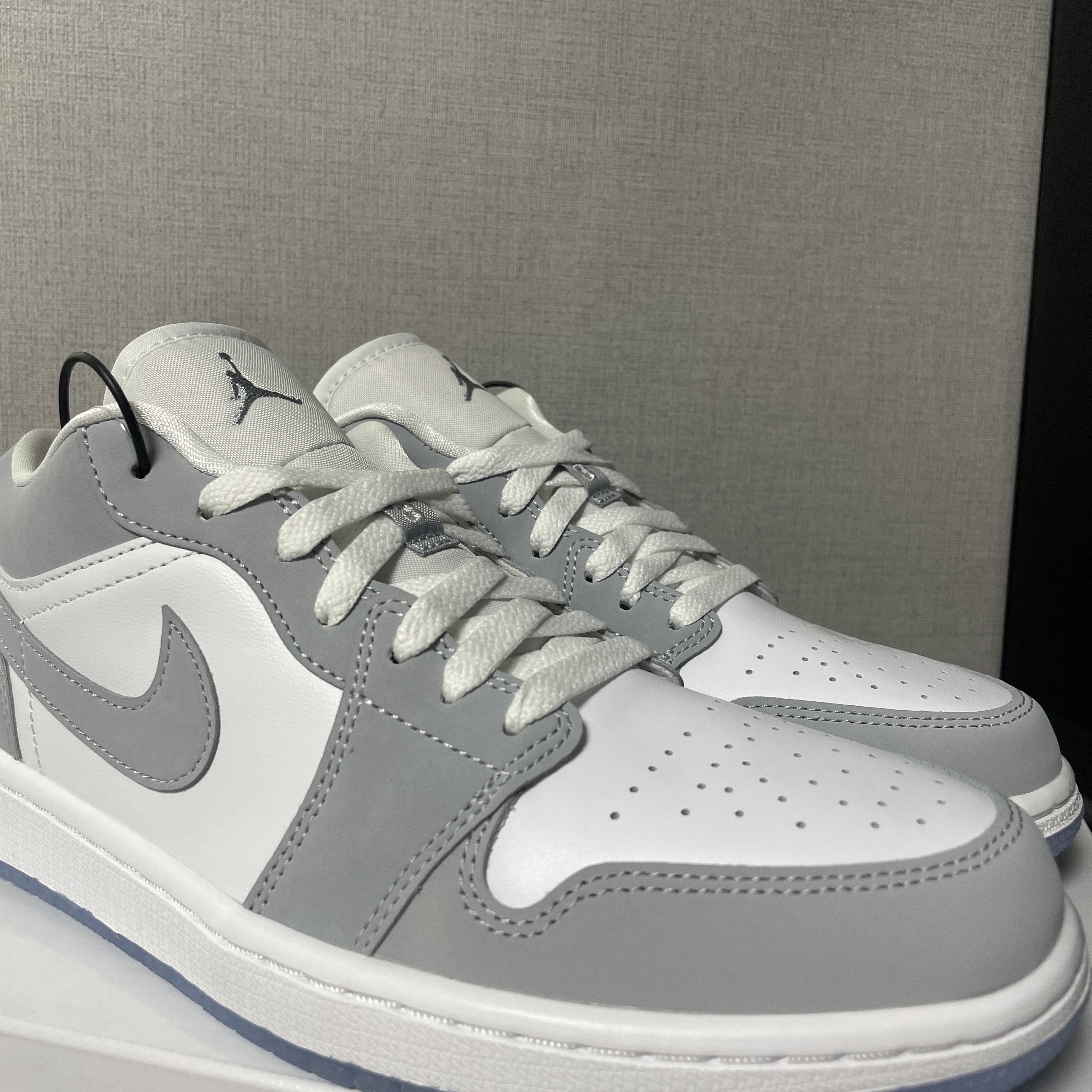 (W) Jordan 1 Low White Wolf Grey 착용 스타일 - 2