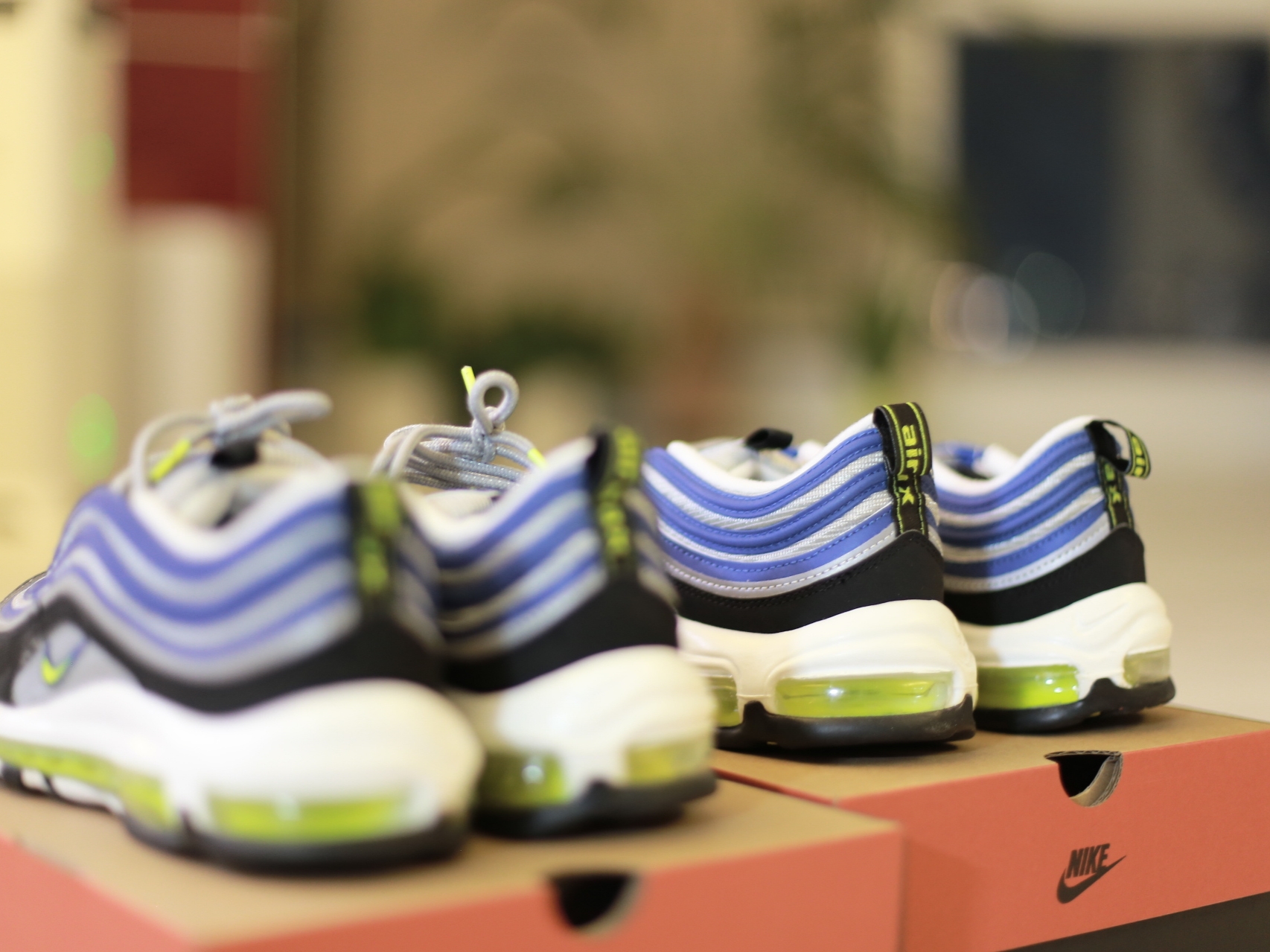 Nike Air Max 97 OG Atlantic Blue and Voltage Yellow 착용 스타일 - 3