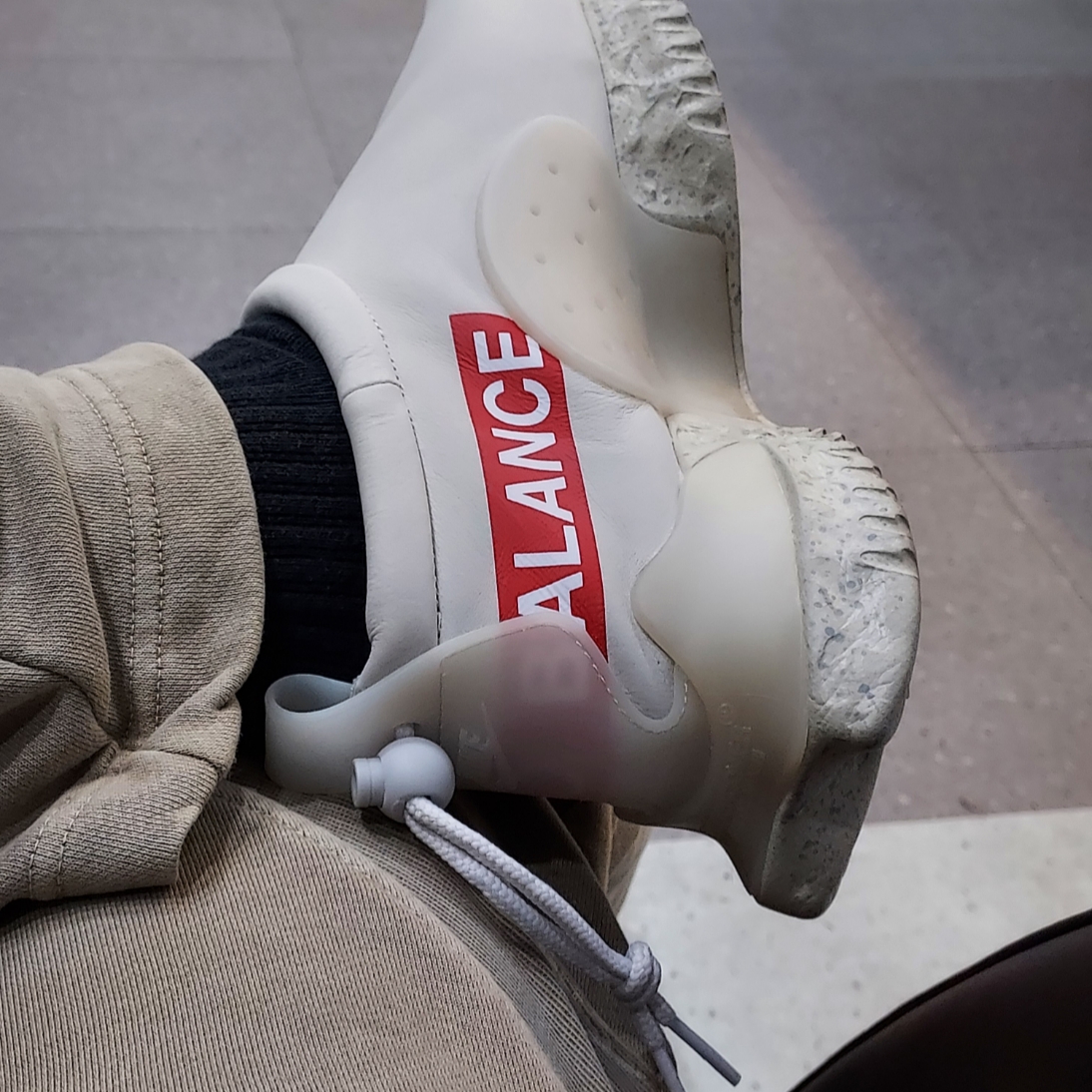 Nike x Undercover Moc Flow SP Light Bone 착용 스타일