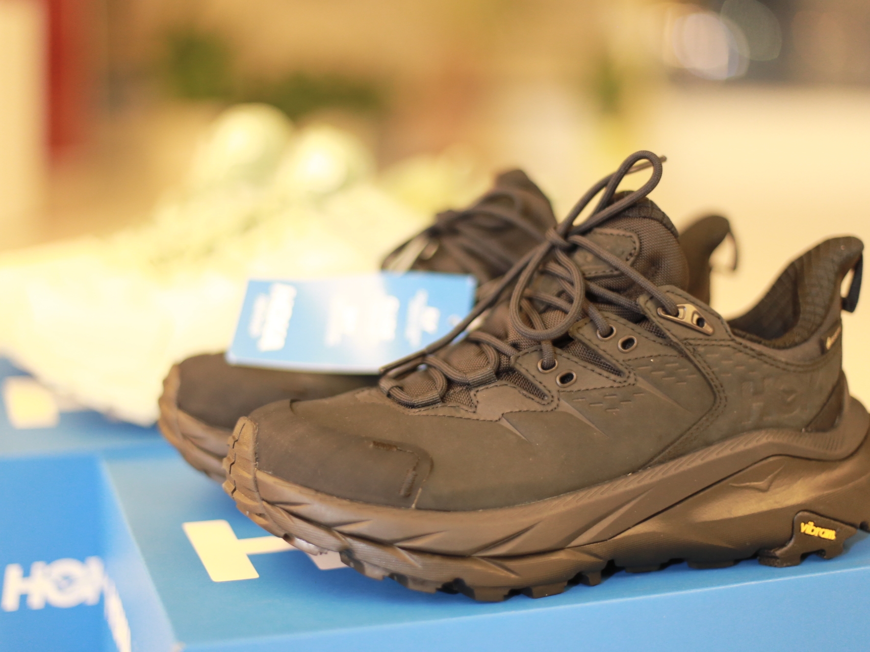 (W) Hoka Kaha 2 Low Gore-Tex Black 착용 스타일 - 5