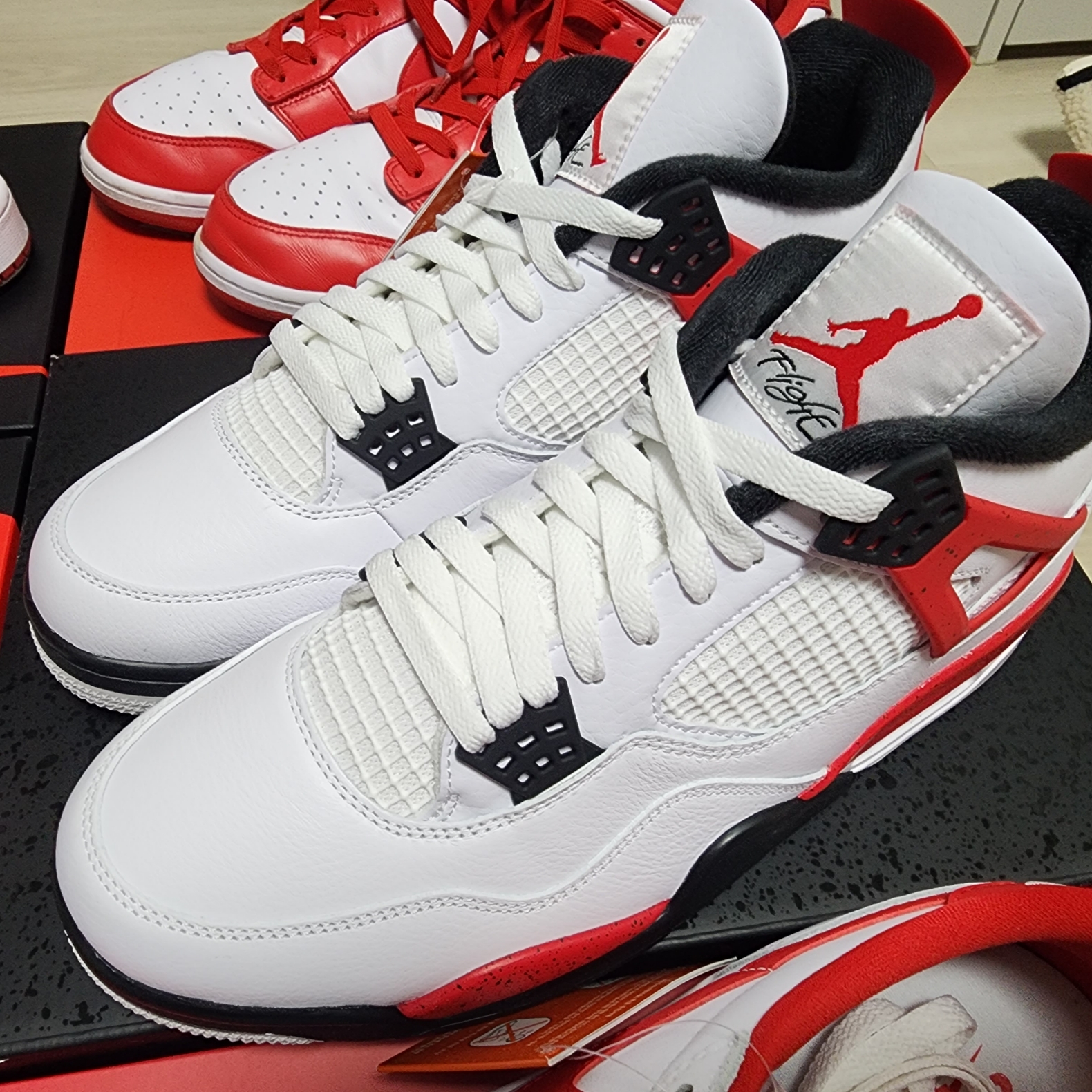 Jordan 4 Retro Red Cement 착용 스타일