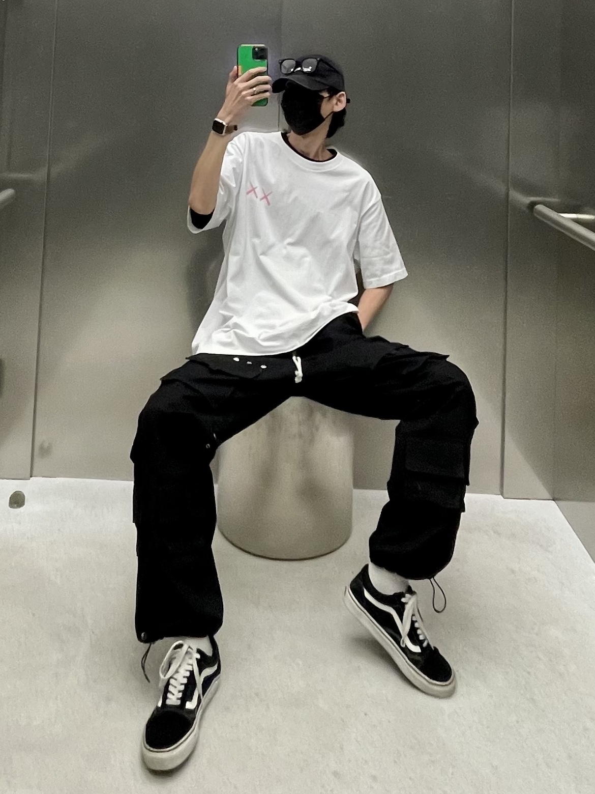 Vans Old Skool 36 DX Anaheim Factory Black White, Uniqlo UT x Kaws Short Sleeve Graphic T-Shirt White 착용 스타일 - 2