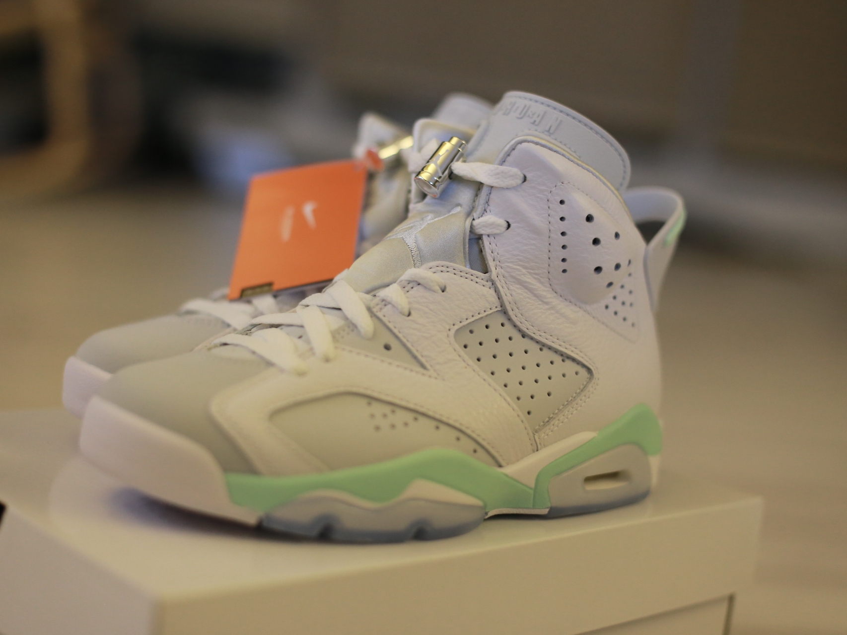 (W) Jordan 6 Retro Mint Foam 착용 스타일 - 2
