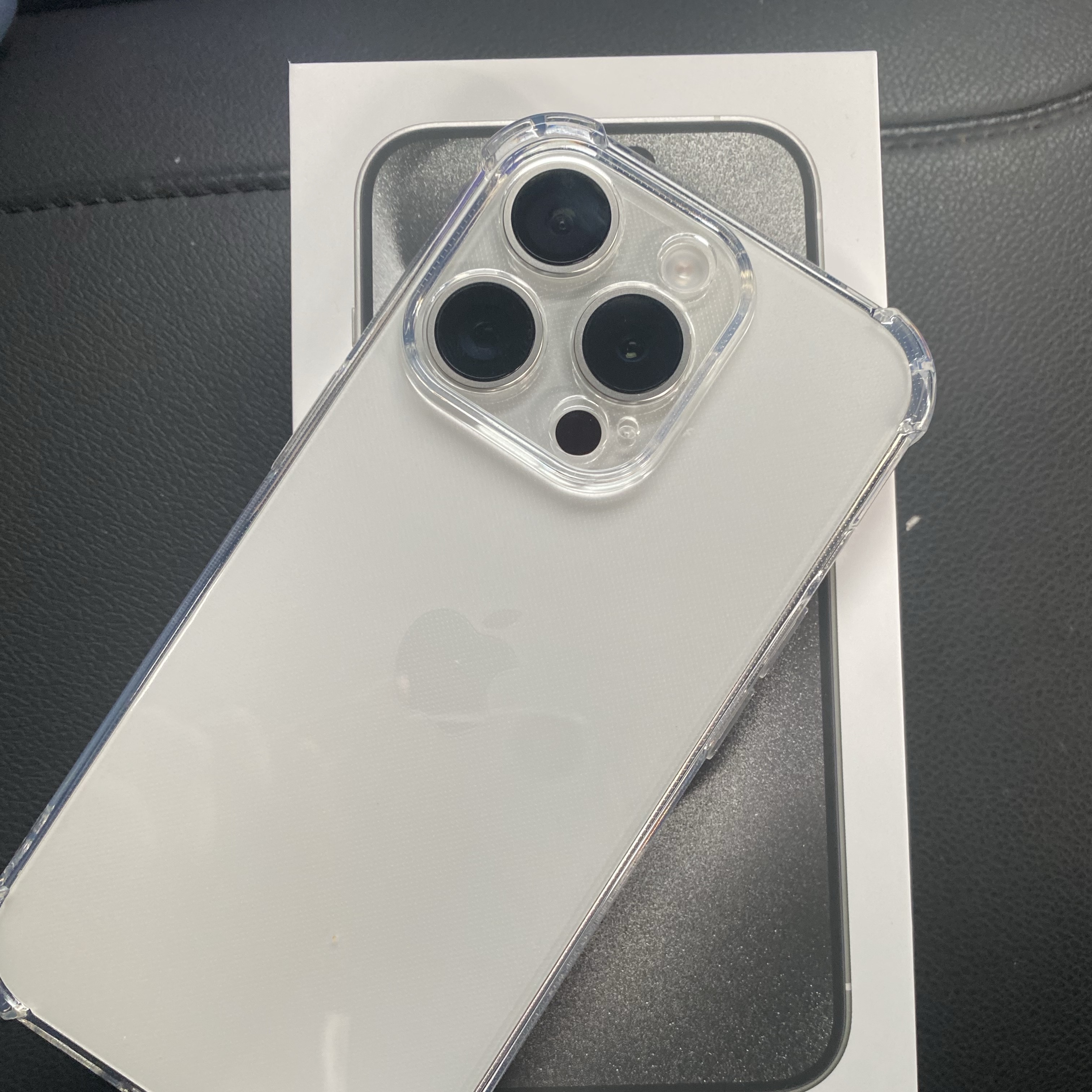 Apple iPhone 15 Pro 256GB White Titanium (Korean Ver.) 착용 스타일