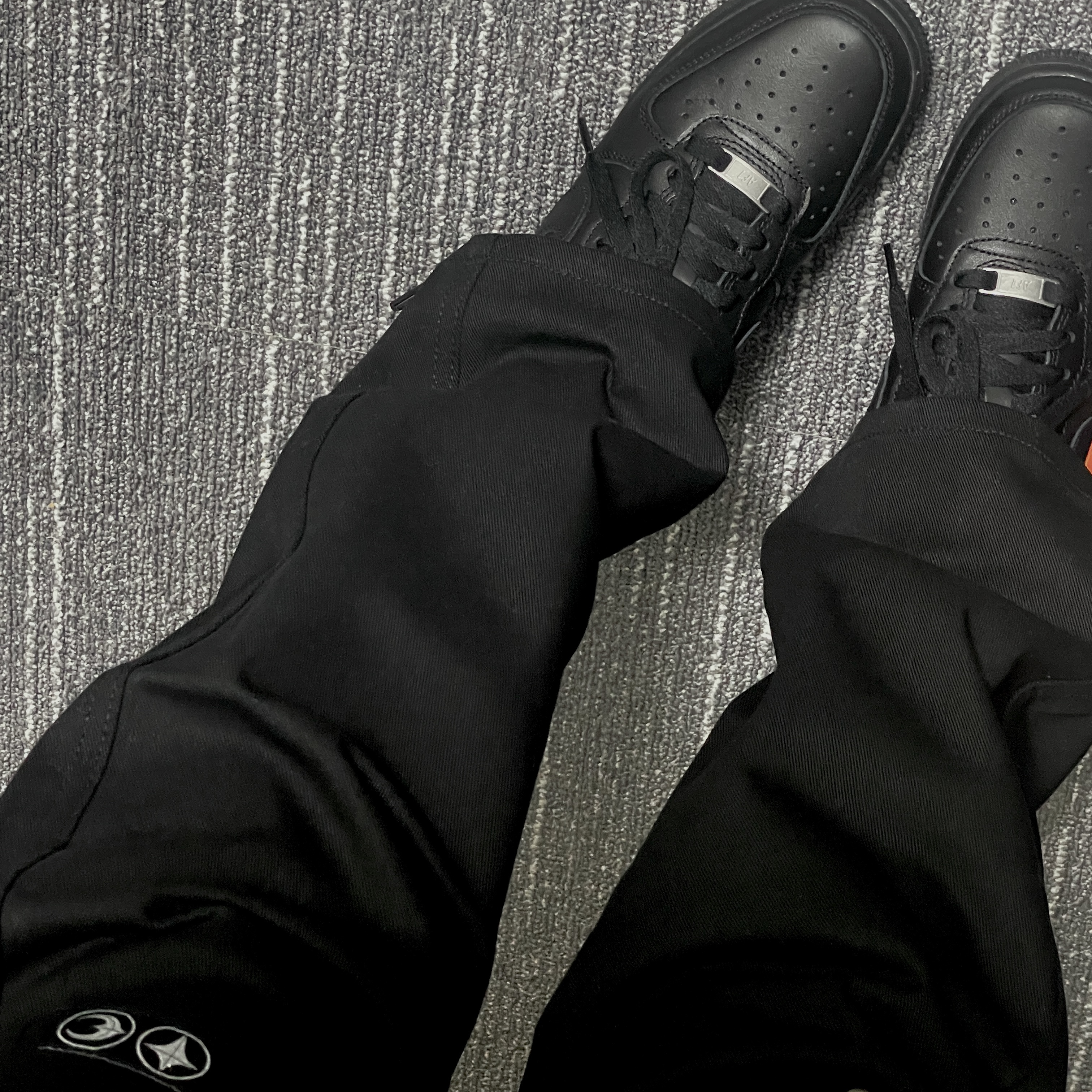 (W) Nike Air Force 1 '07 Low Triple Black 착용 스타일
