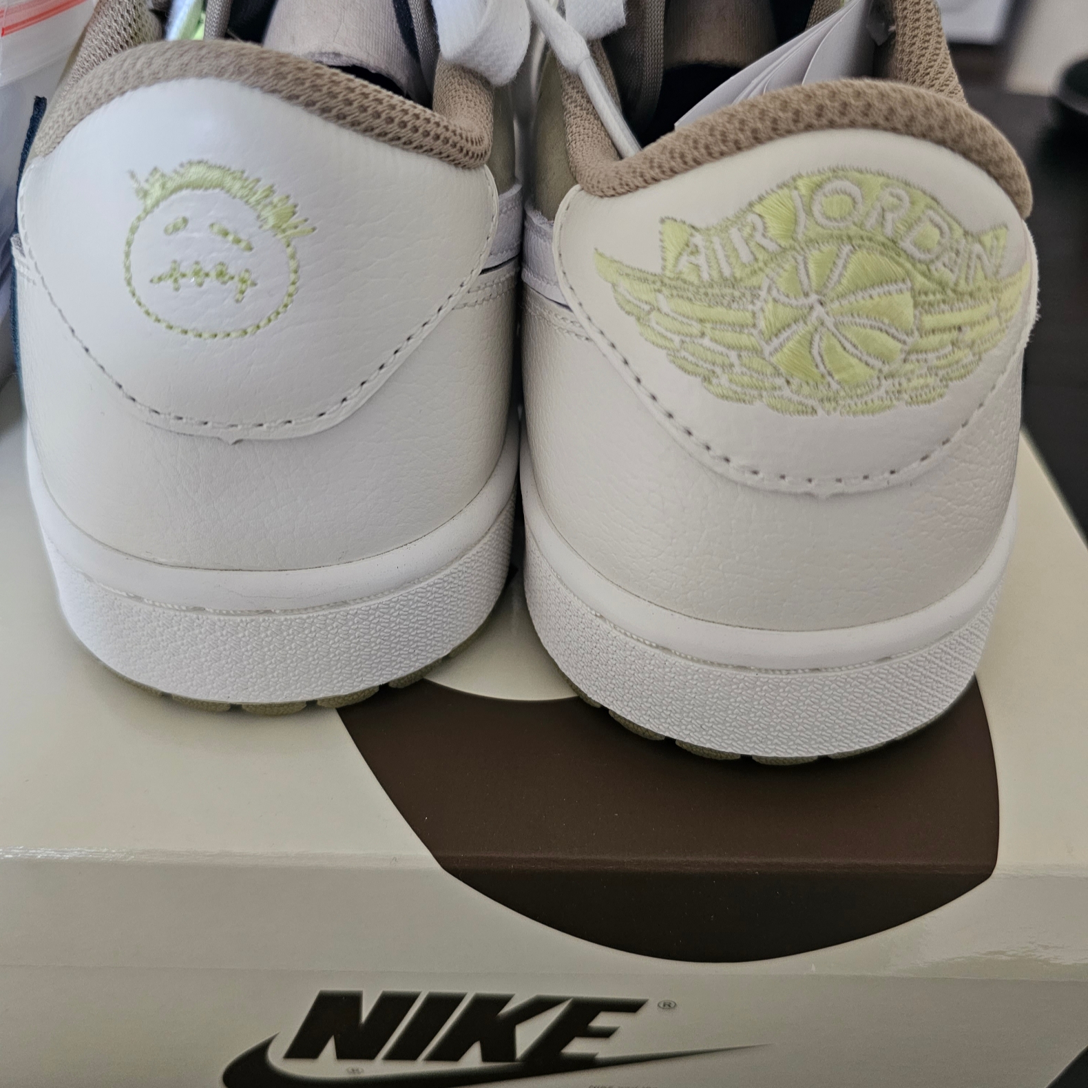 Jordan 1 x Travis Scott Retro Low Golf NRG Neutral Olive 착용 스타일 - 4
