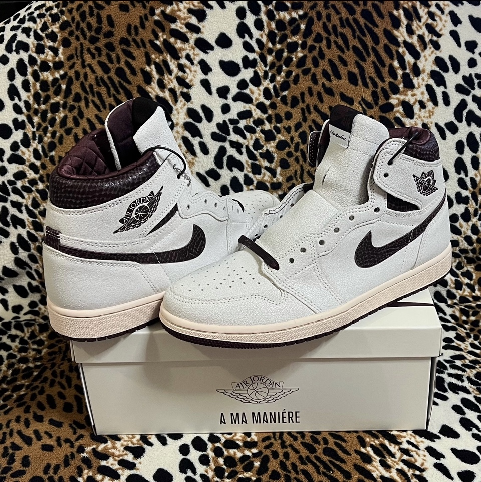 Jordan 1 x A Ma Maniere Retro High OG SP Sail and Burgundy 착용 스타일