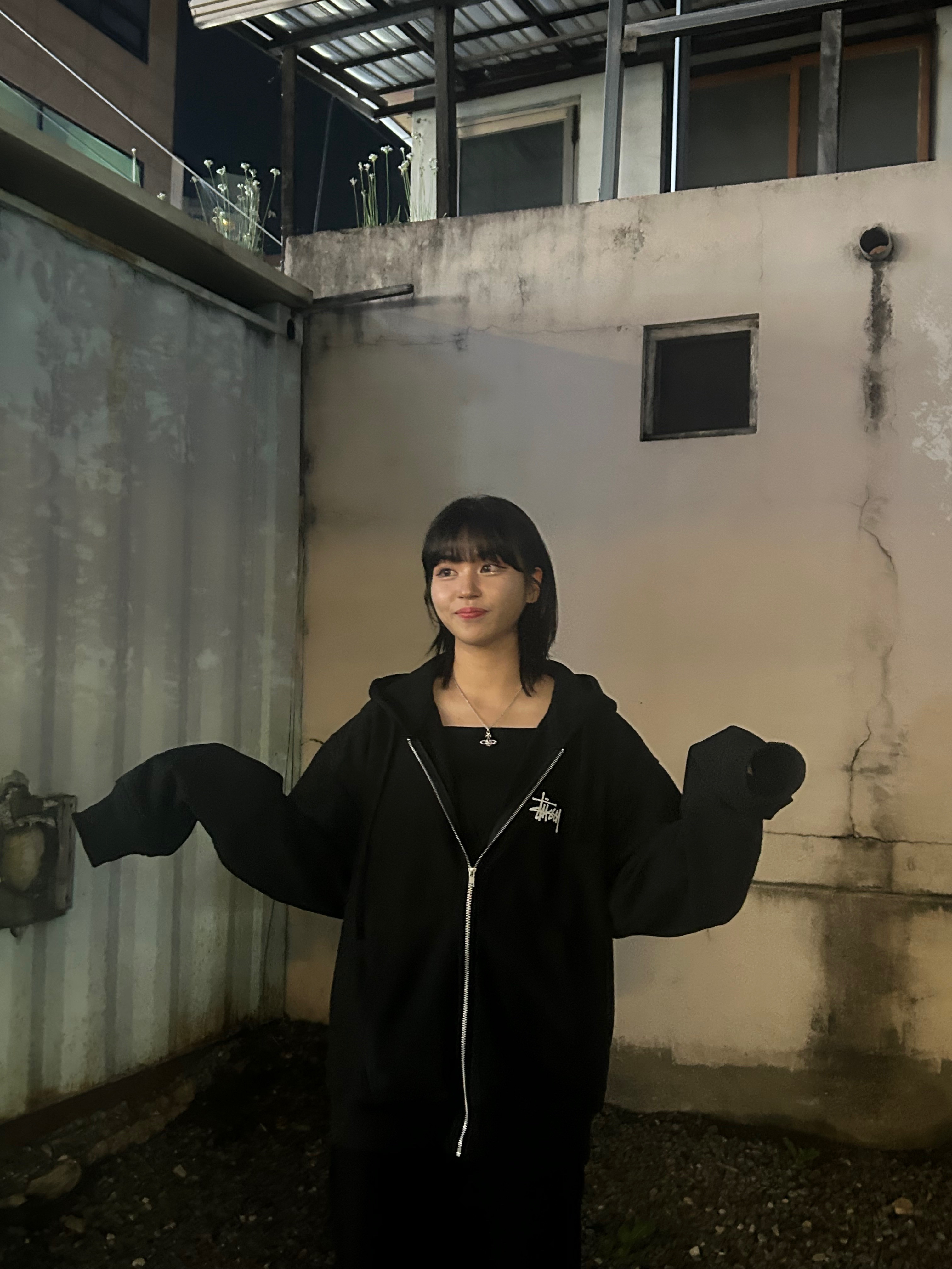Stussy Basic Stussy Zip Hoodie Black 2023, Vivienne Westwood Mayfair Bas Relief Pendant Silver 착용 스타일 - 1