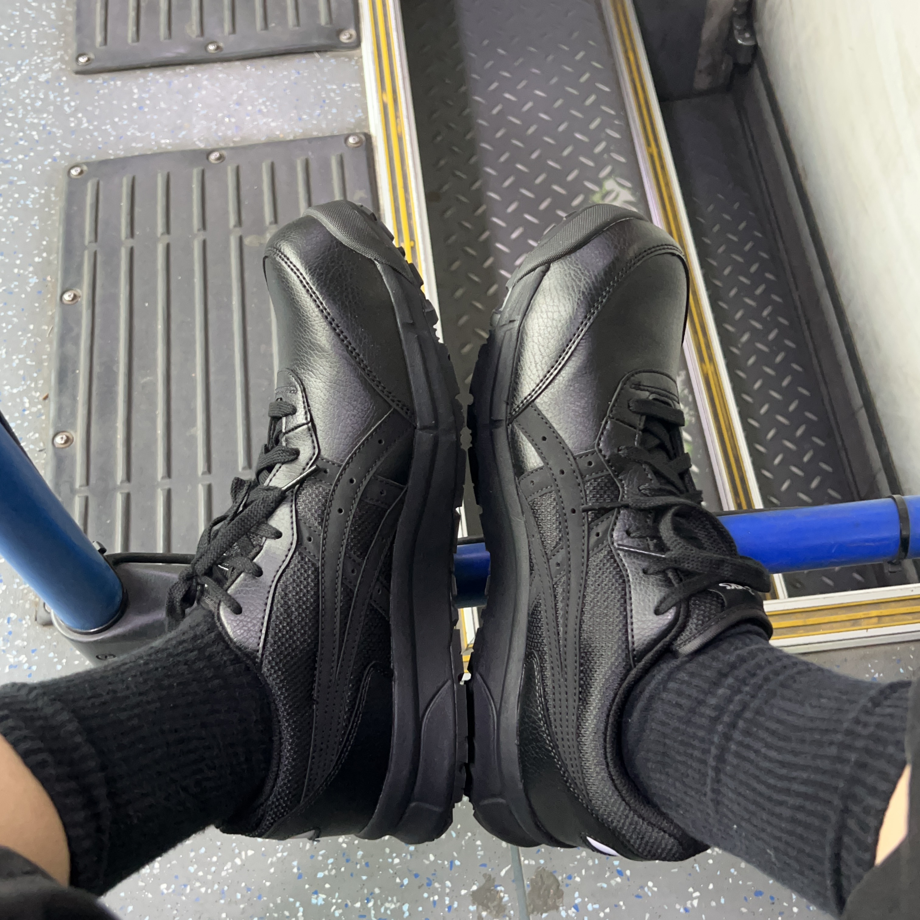 Asics Winjob CP111 Black 착용 스타일 - 1