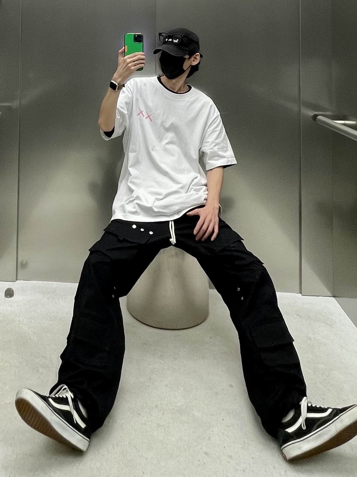 Vans Old Skool 36 DX Anaheim Factory Black White, Uniqlo UT x Kaws Short Sleeve Graphic T-Shirt White 착용 스타일 - 6
