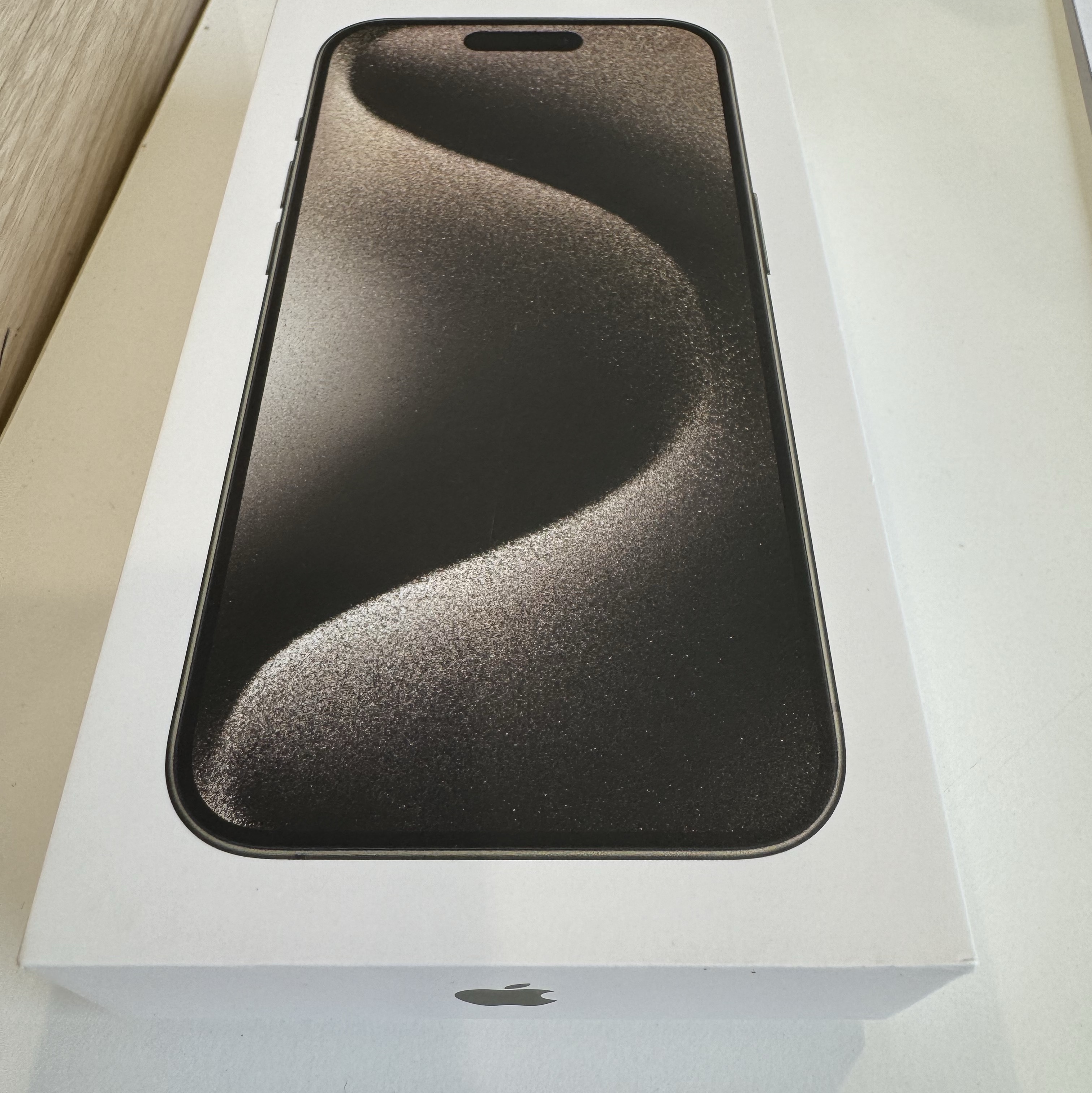 Apple iPhone 15 Pro 256GB Natural Titanium (Korean Ver.) 착용 스타일
