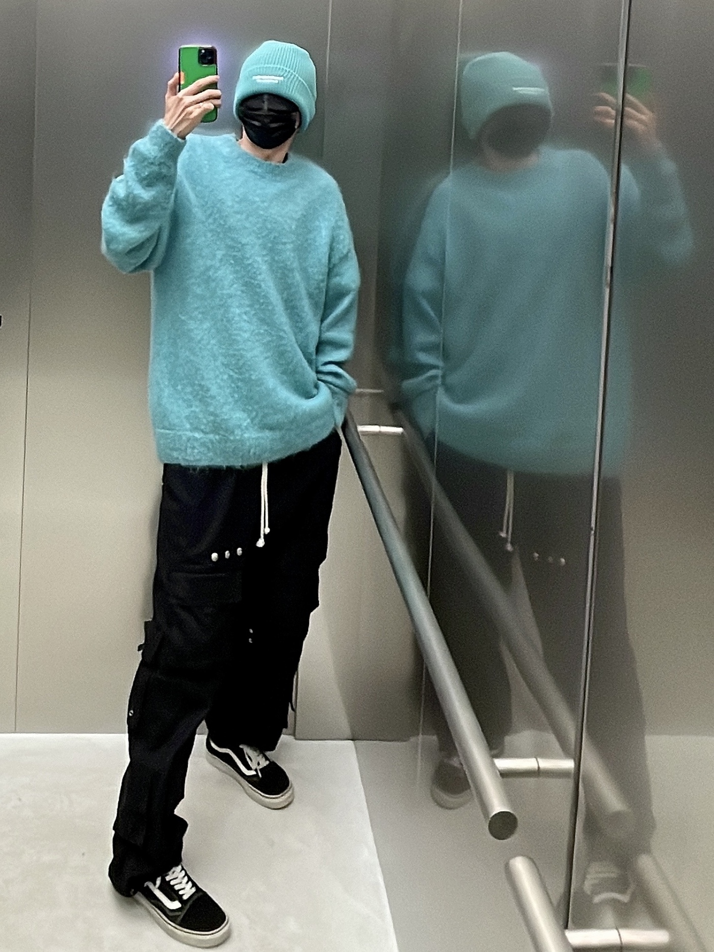 Vans Old Skool 36 DX Anaheim Factory Black White, Auralee Brushed Super Kid Mohair Knit Pull Over Blue - 22AW 착용 스타일 - 1