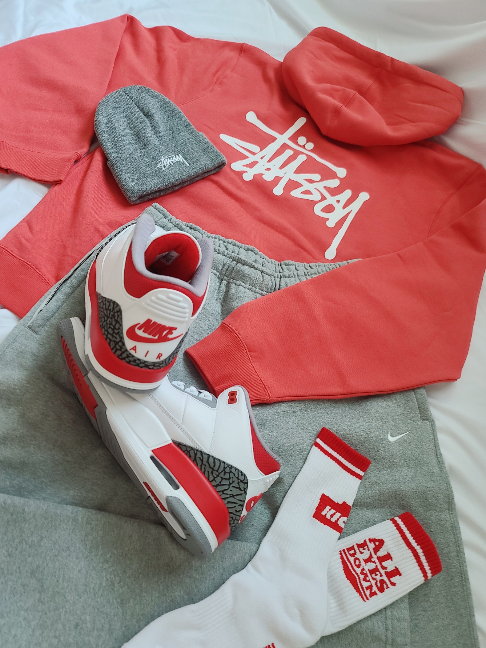 Stussy Stock Cuff Beanie Grey Heather, Jordan 3 Retro Fire Red 2022 착용 스타일 - 1
