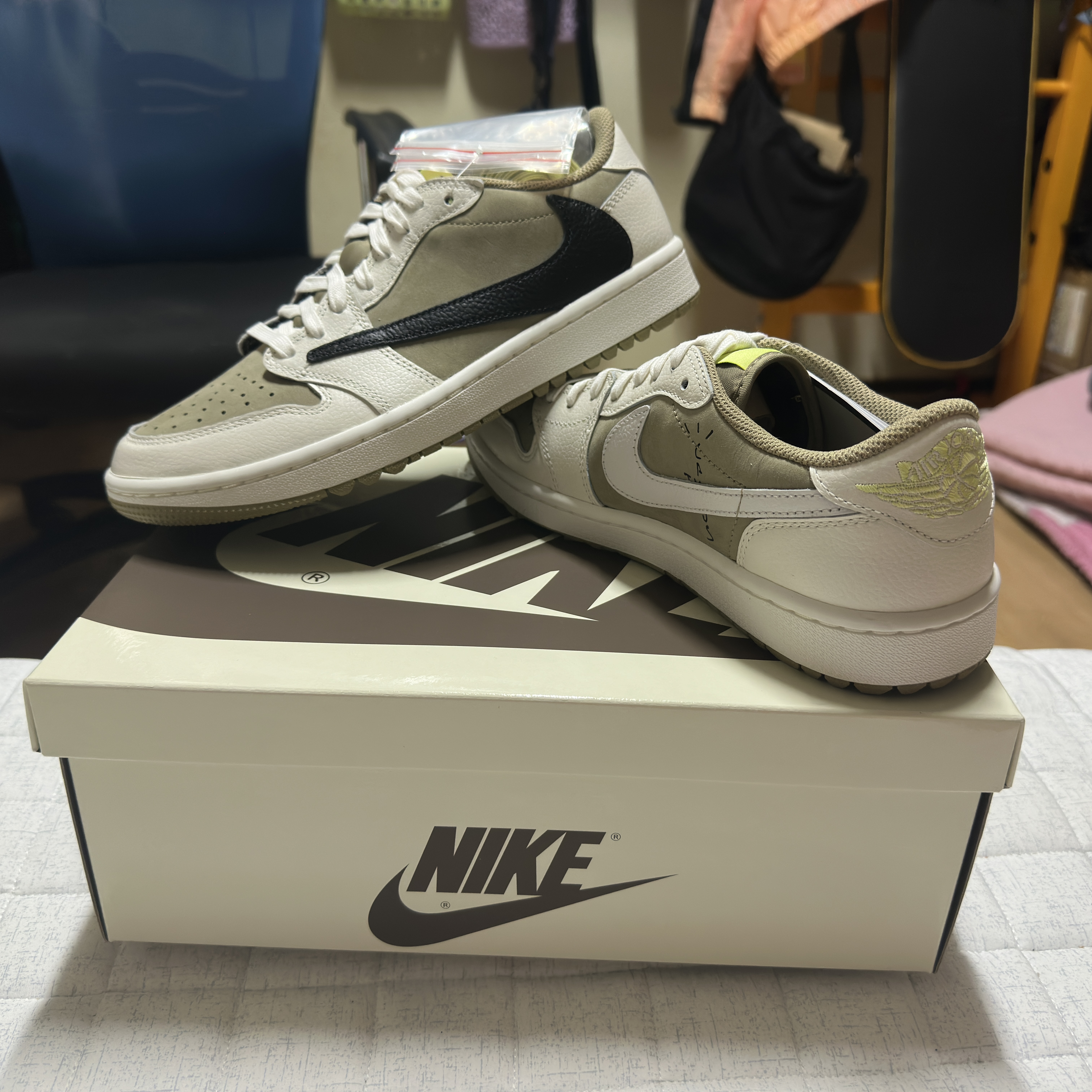 Jordan 1 x Travis Scott Retro Low Golf NRG Neutral Olive 착용 스타일