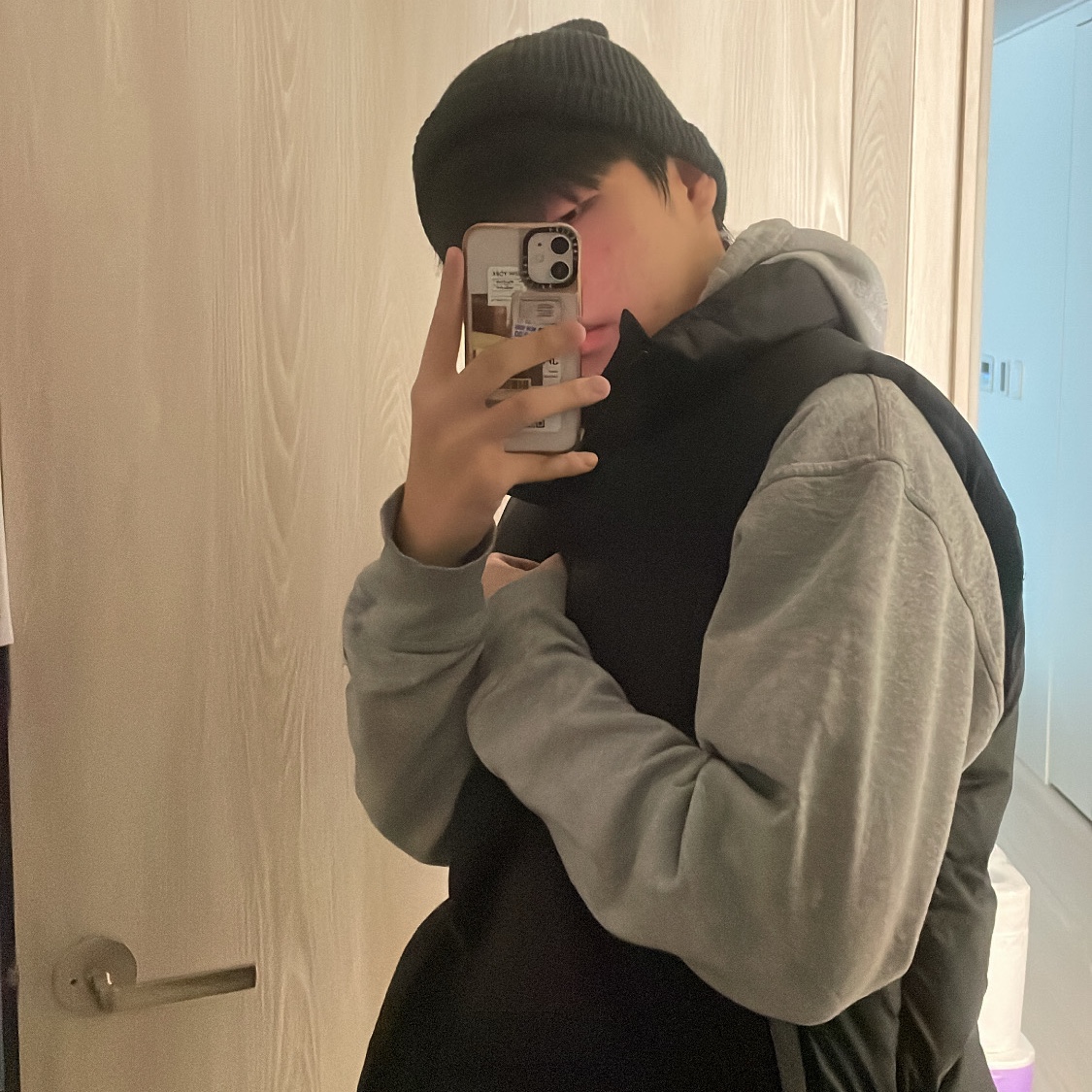 The North Face 1996 Retro Nuptse Vest Black 착용 스타일 - 1