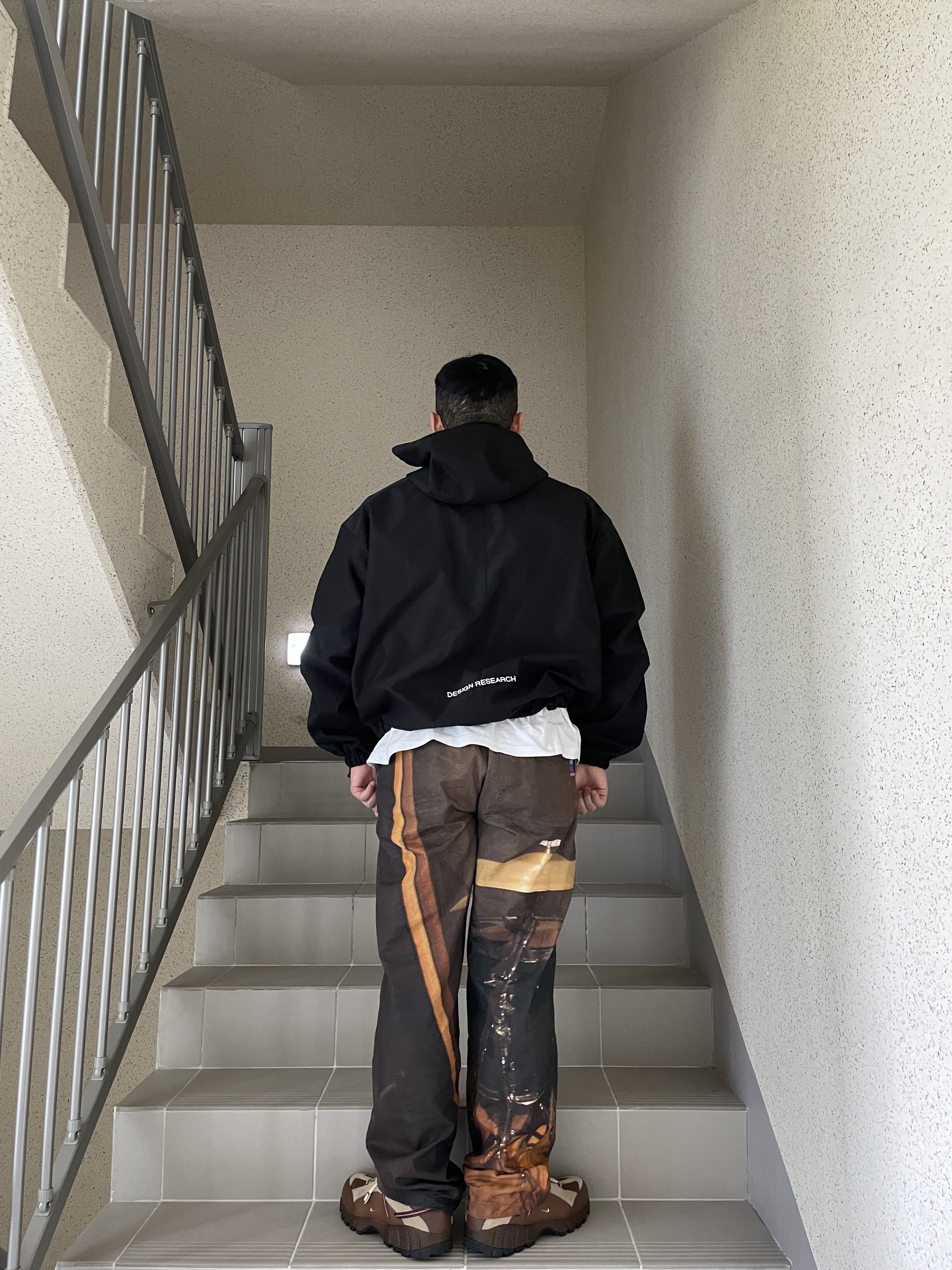 Nike x Jacquemus Air Humara LX Ale Brown and Gold 착용 스타일 - 4
